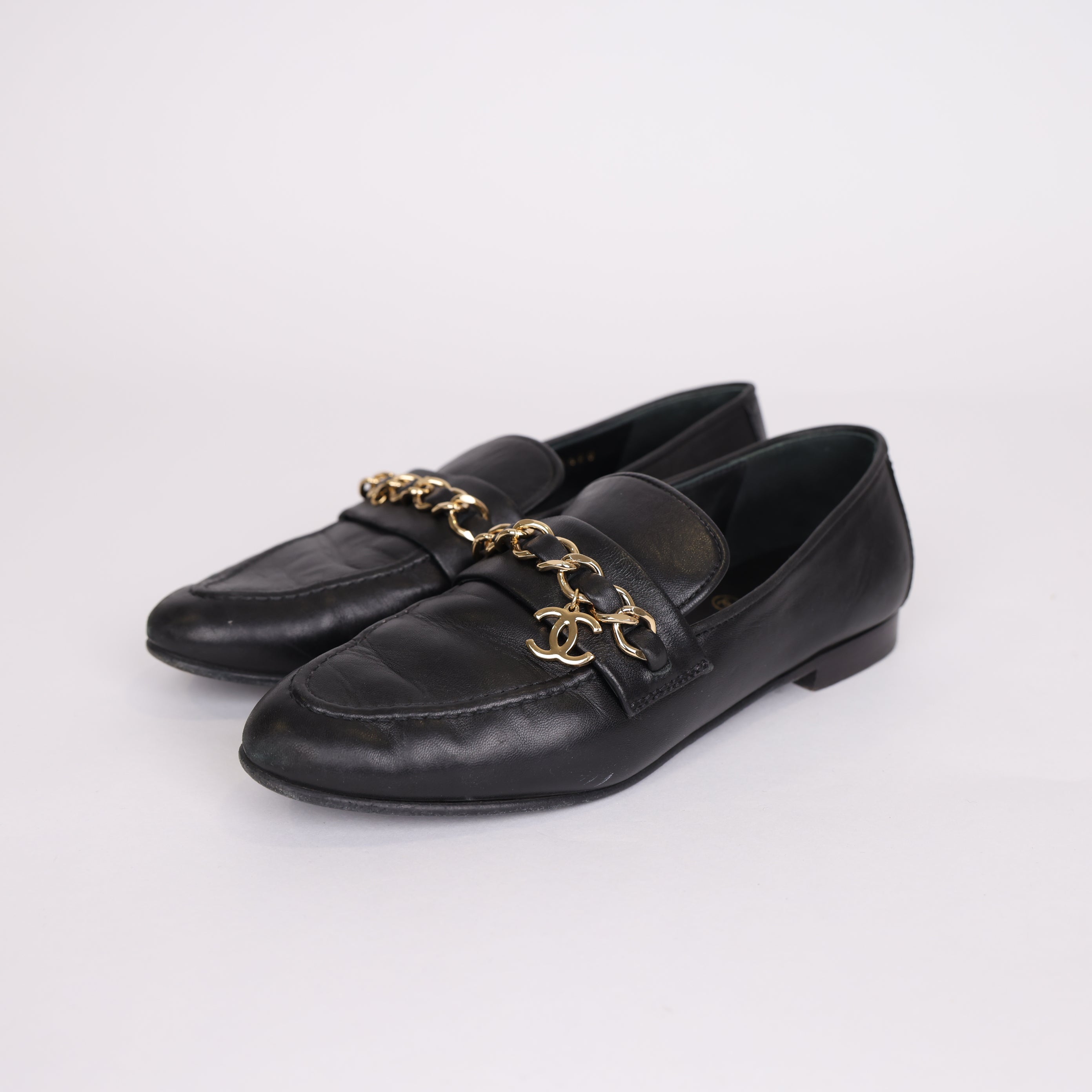 PRE OWNED- Chanel chain loafers size EU36.5/ UK3.5 J0529S43212