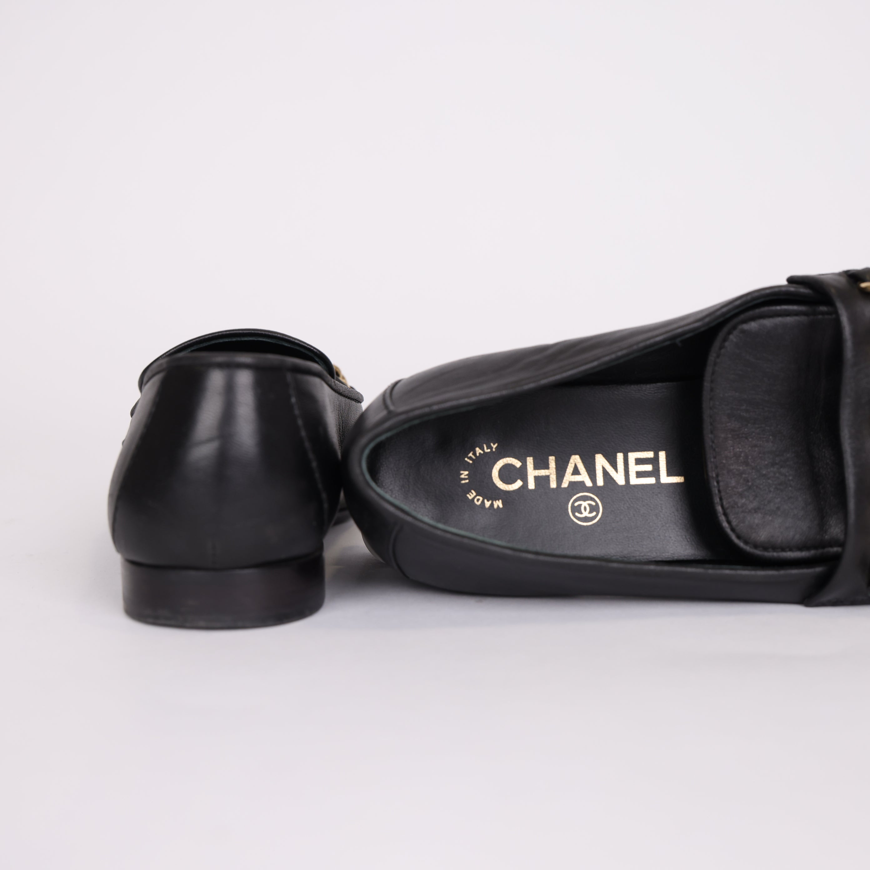PRE OWNED- Chanel chain loafers size EU36.5/ UK3.5 J0529S43212