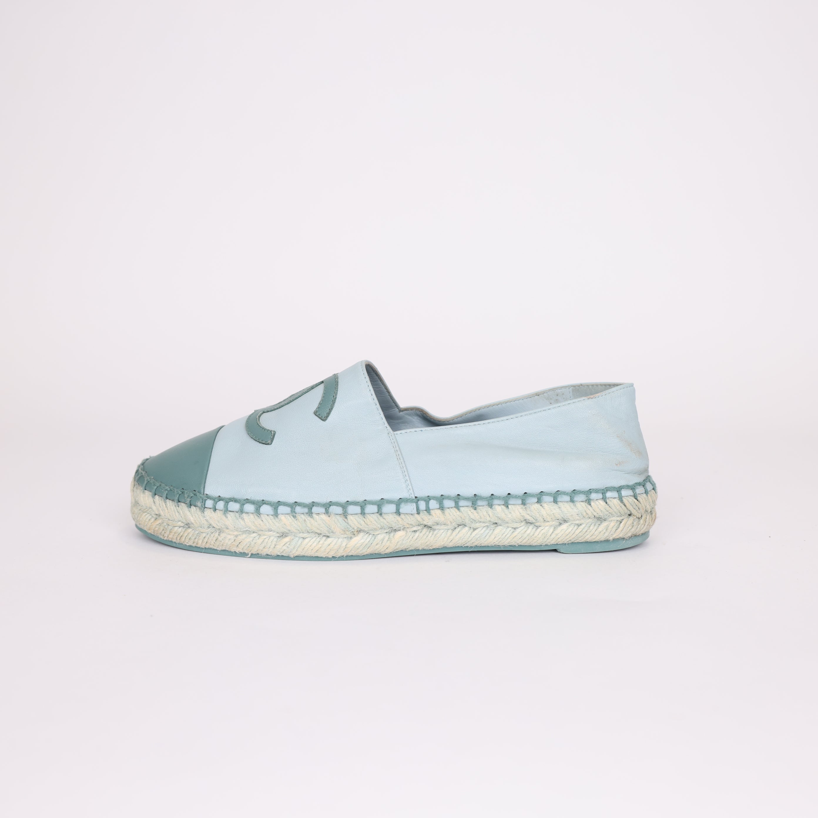 J0540S33001 Chanel Mint Green Double C Embroidered Leather Fisherman Sneakers Size EU38/ UK5- Pre Owned