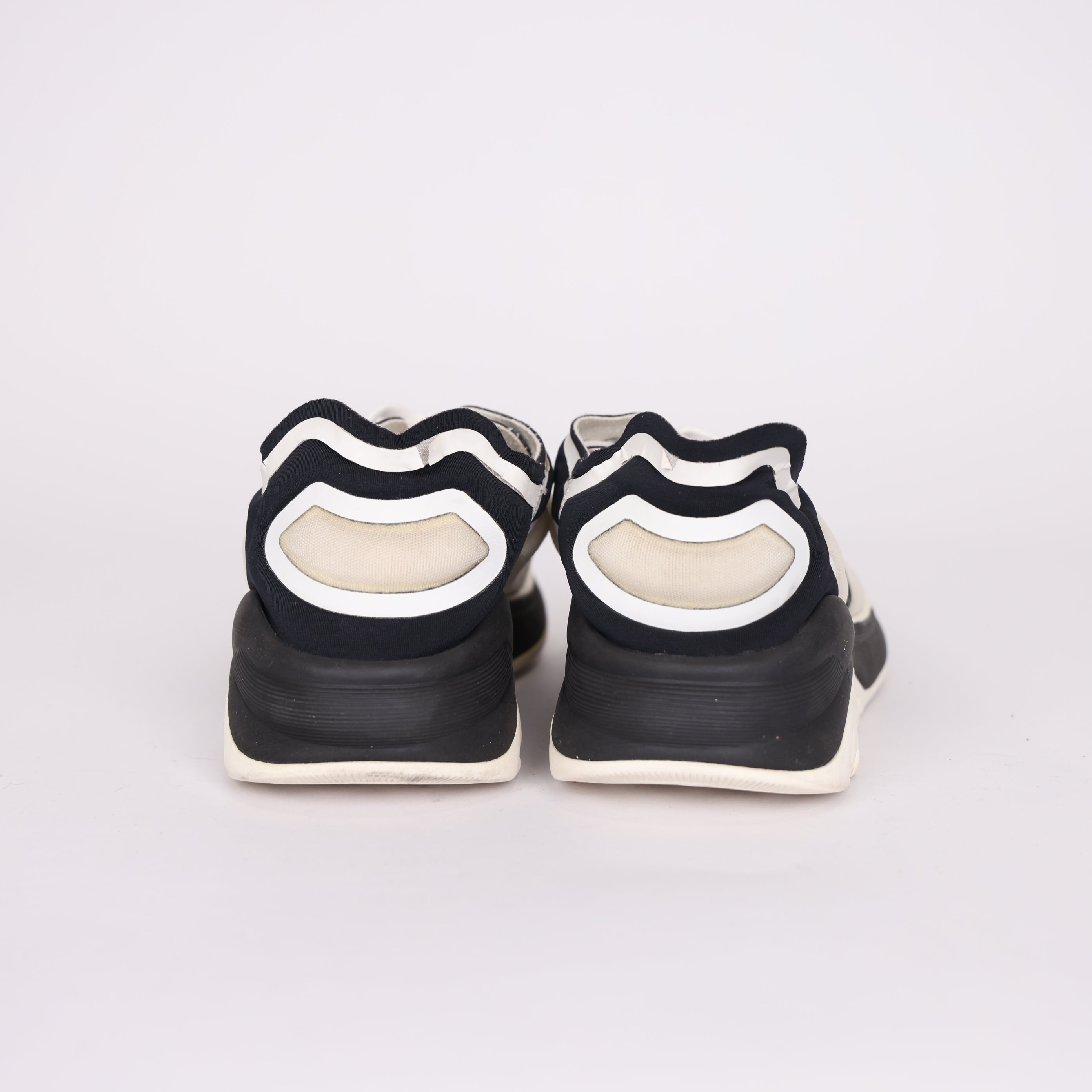 PRE OWNED- Chanel CC black and white sneakers size EU36/ UK3 J0543S55722