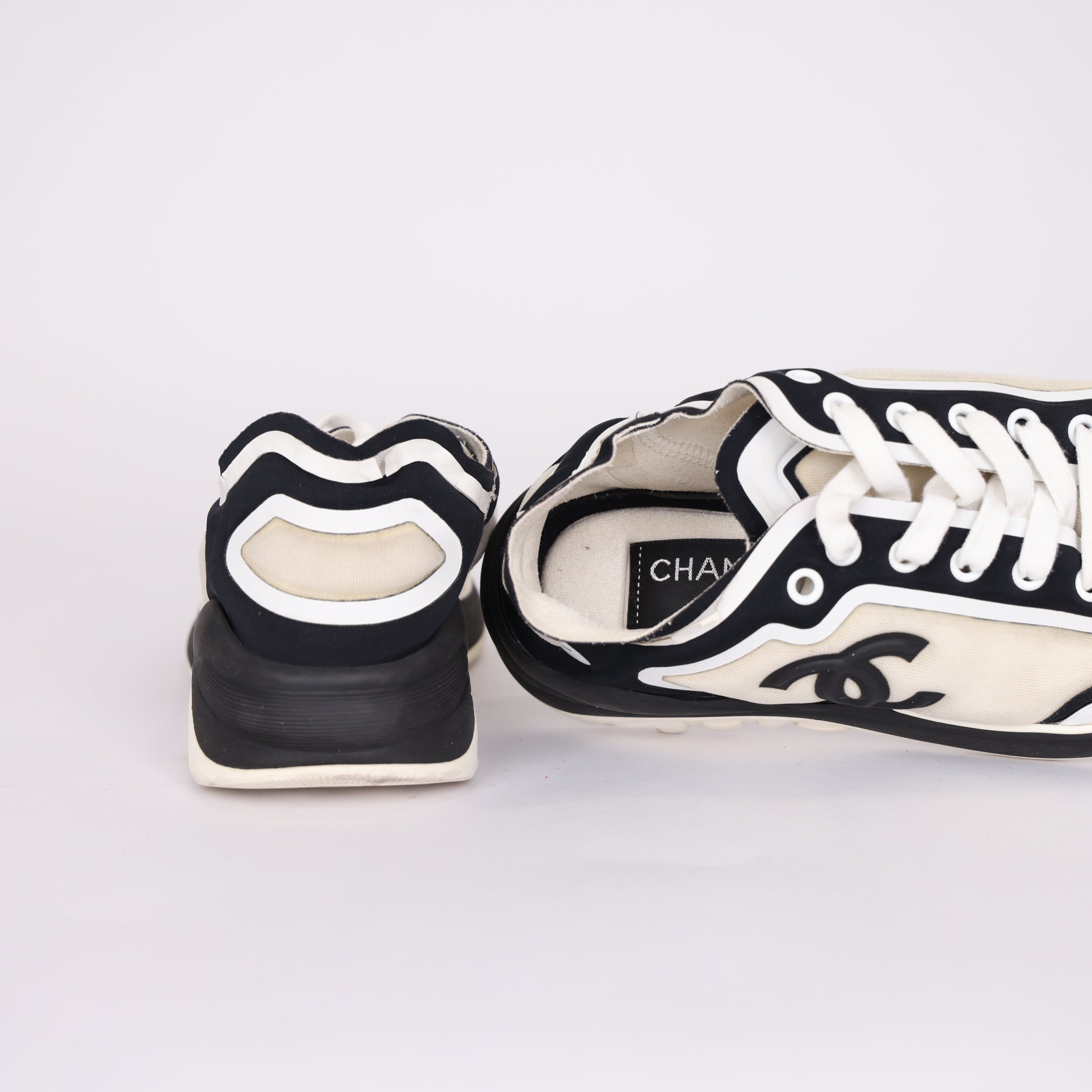 PRE OWNED- Chanel CC black and white sneakers size EU36/ UK3 J0543S55722