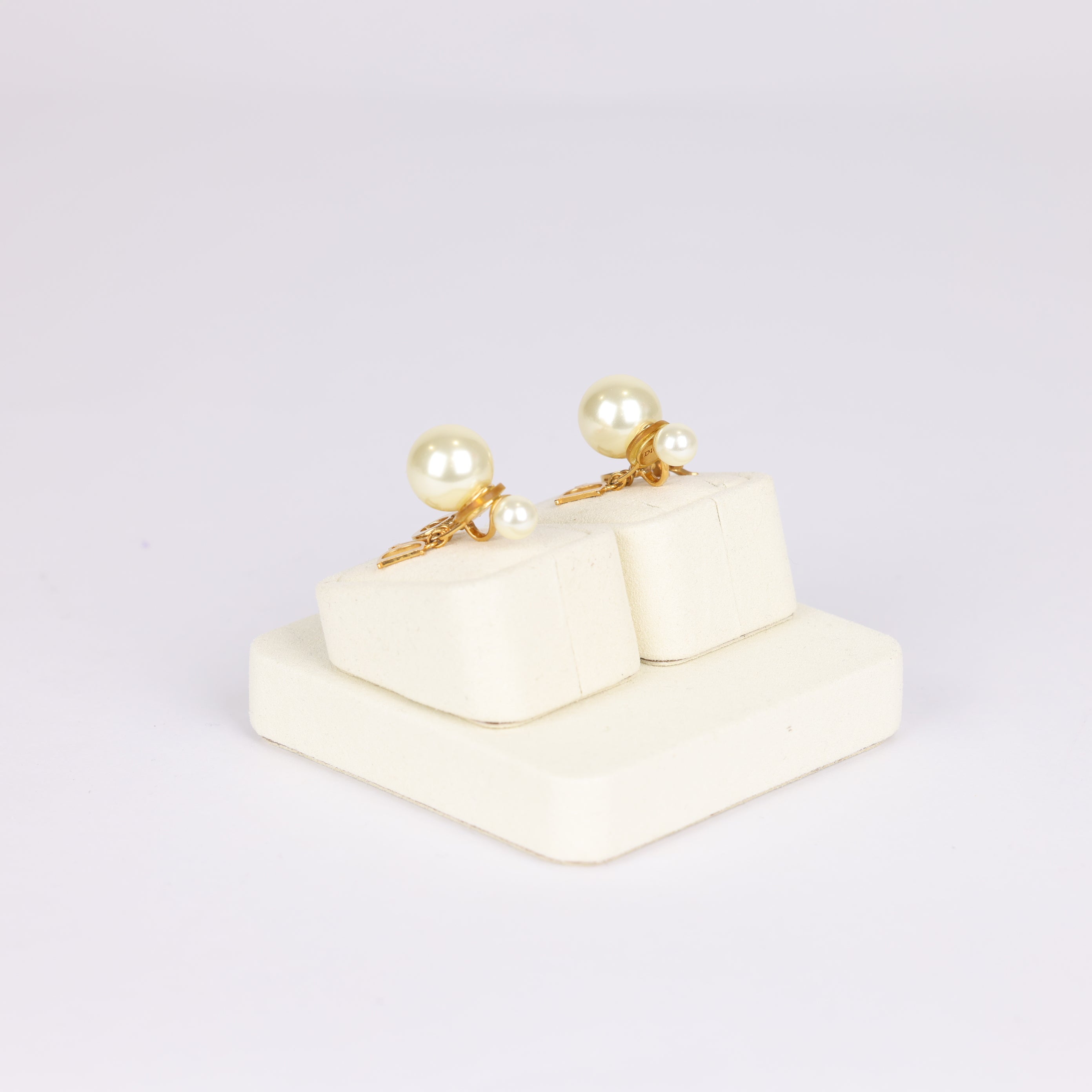 PRE OWNED- DIOR Ear Clips pearl drop