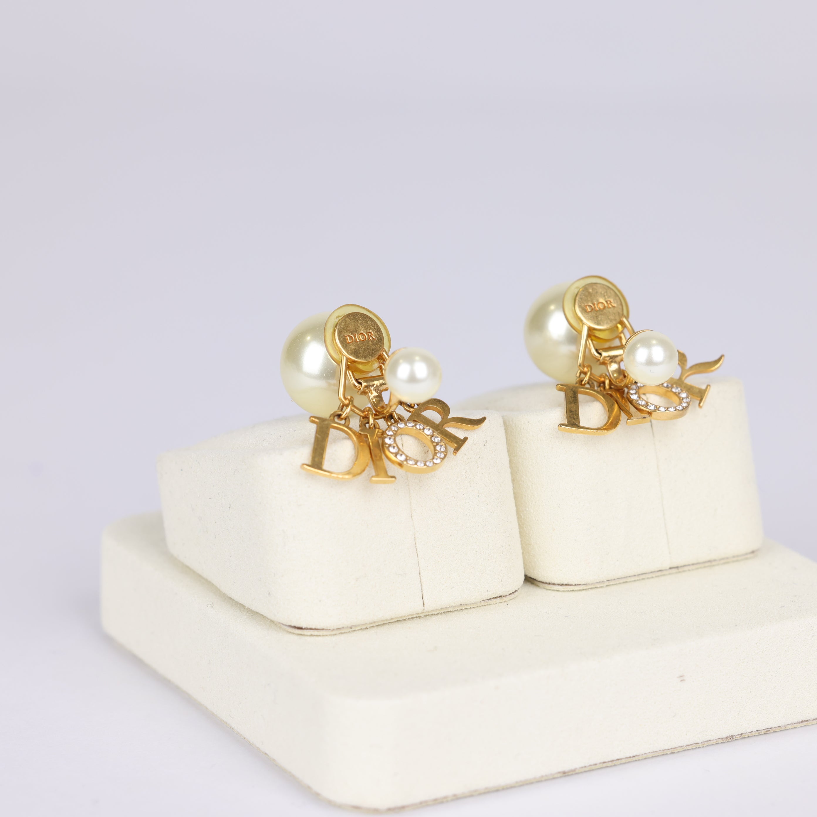 PRE OWNED- DIOR Ear Clips pearl drop