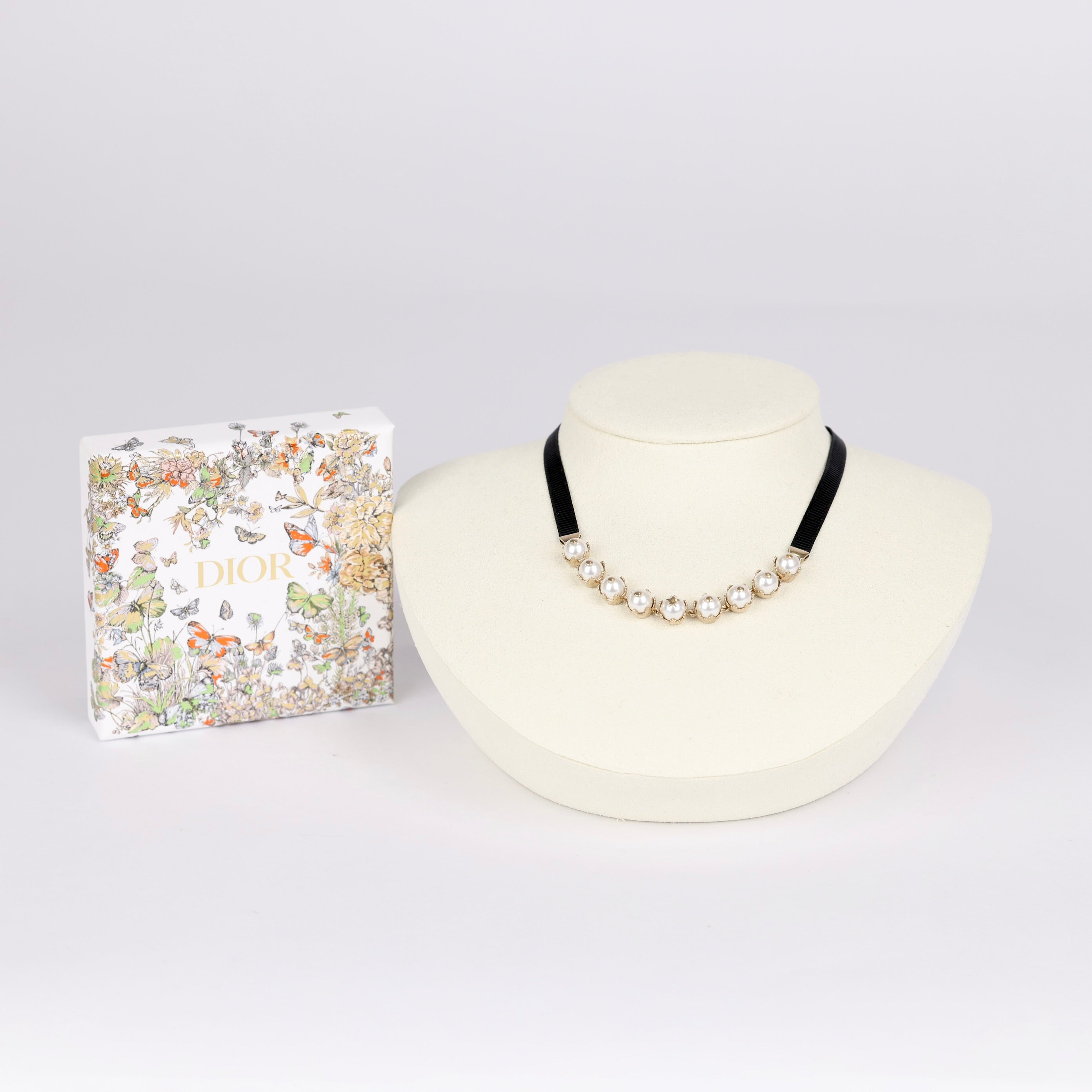 PRE OWNED- Dior Classic choker Pearl Necklace