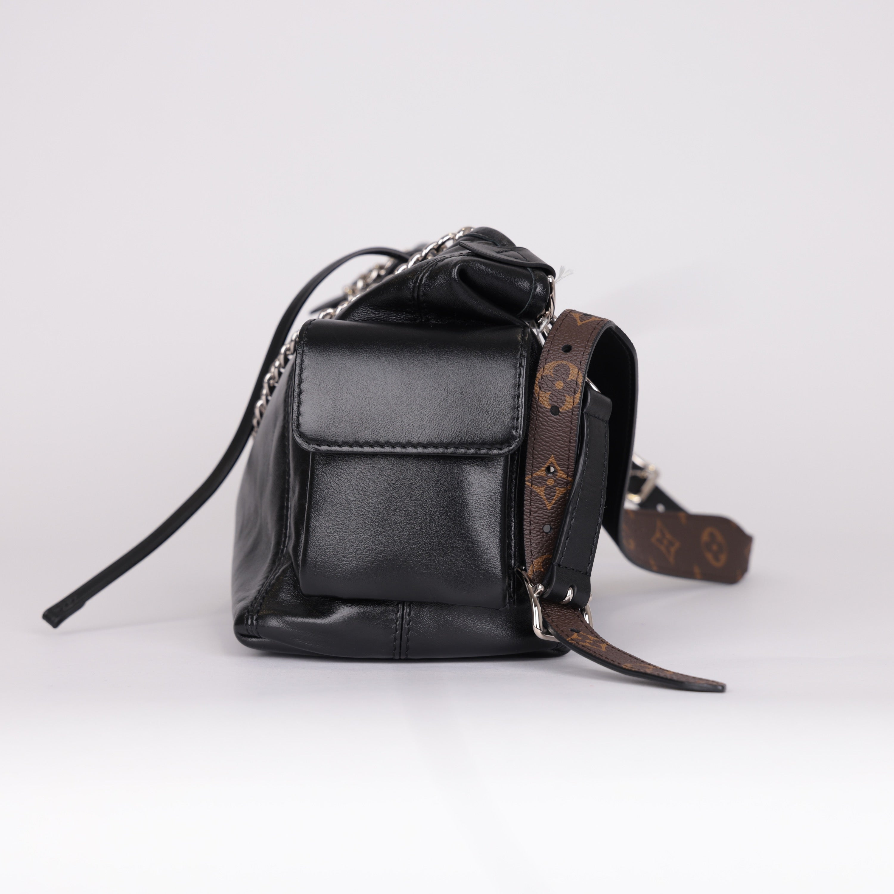 PRE OWNED-LV Monogram CarryAll Cargo Vibe