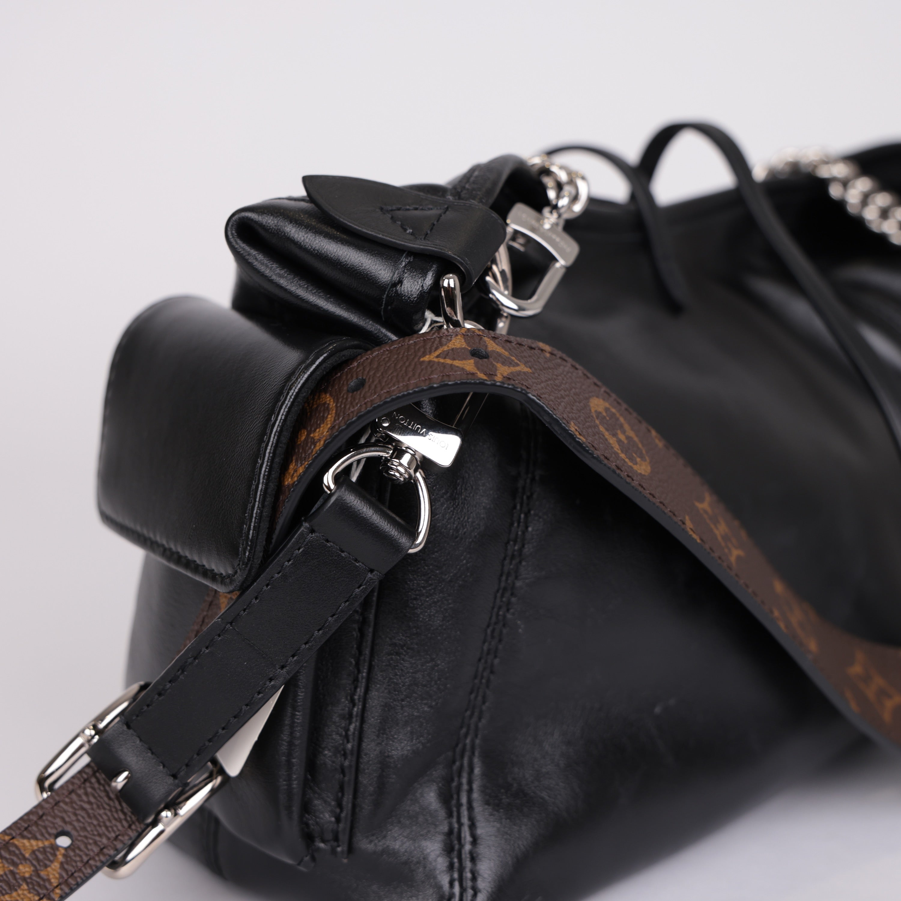 PRE OWNED-LV Monogram CarryAll Cargo Vibe