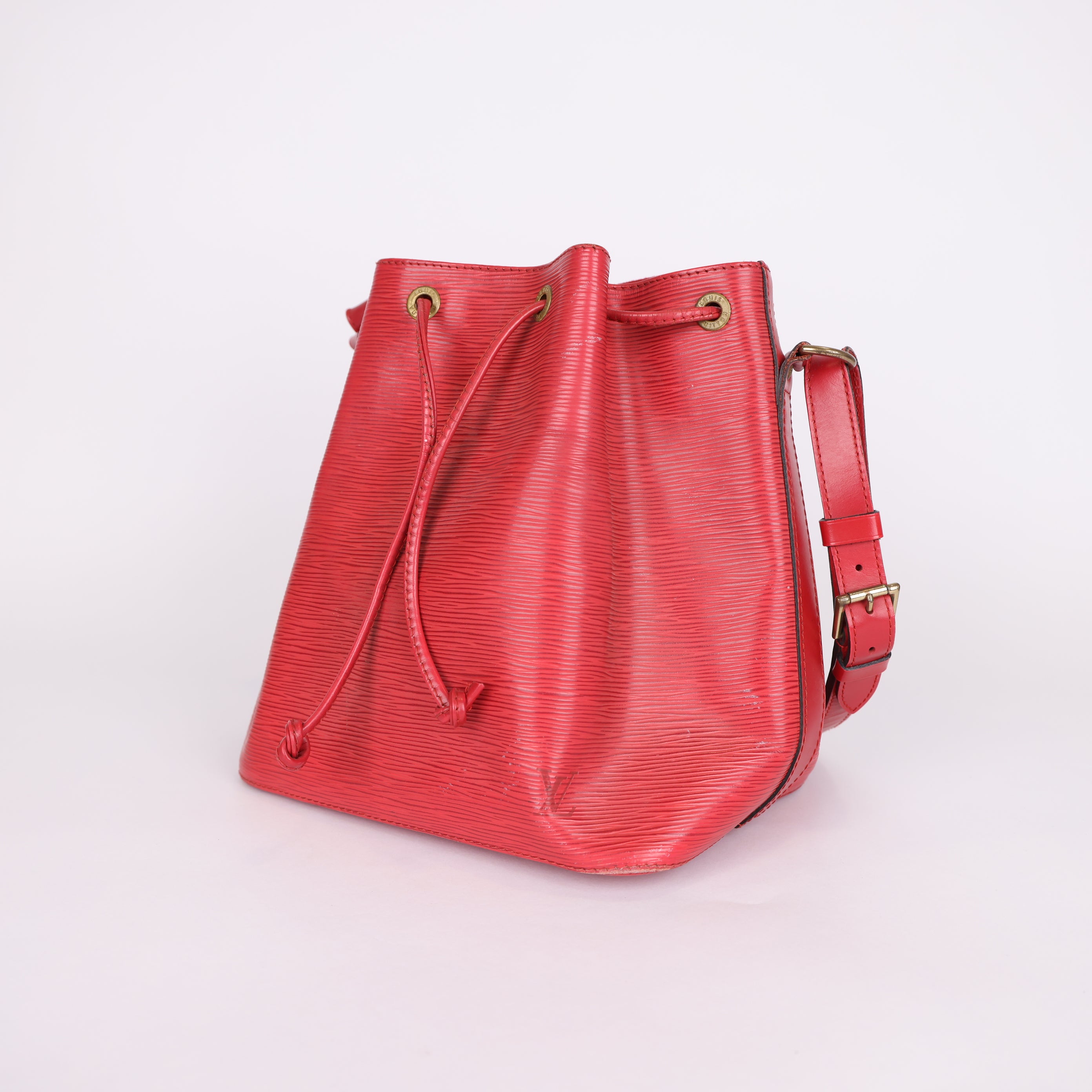 PRE OWNED- Louis Vuitton LV red bucket bag J572B51123