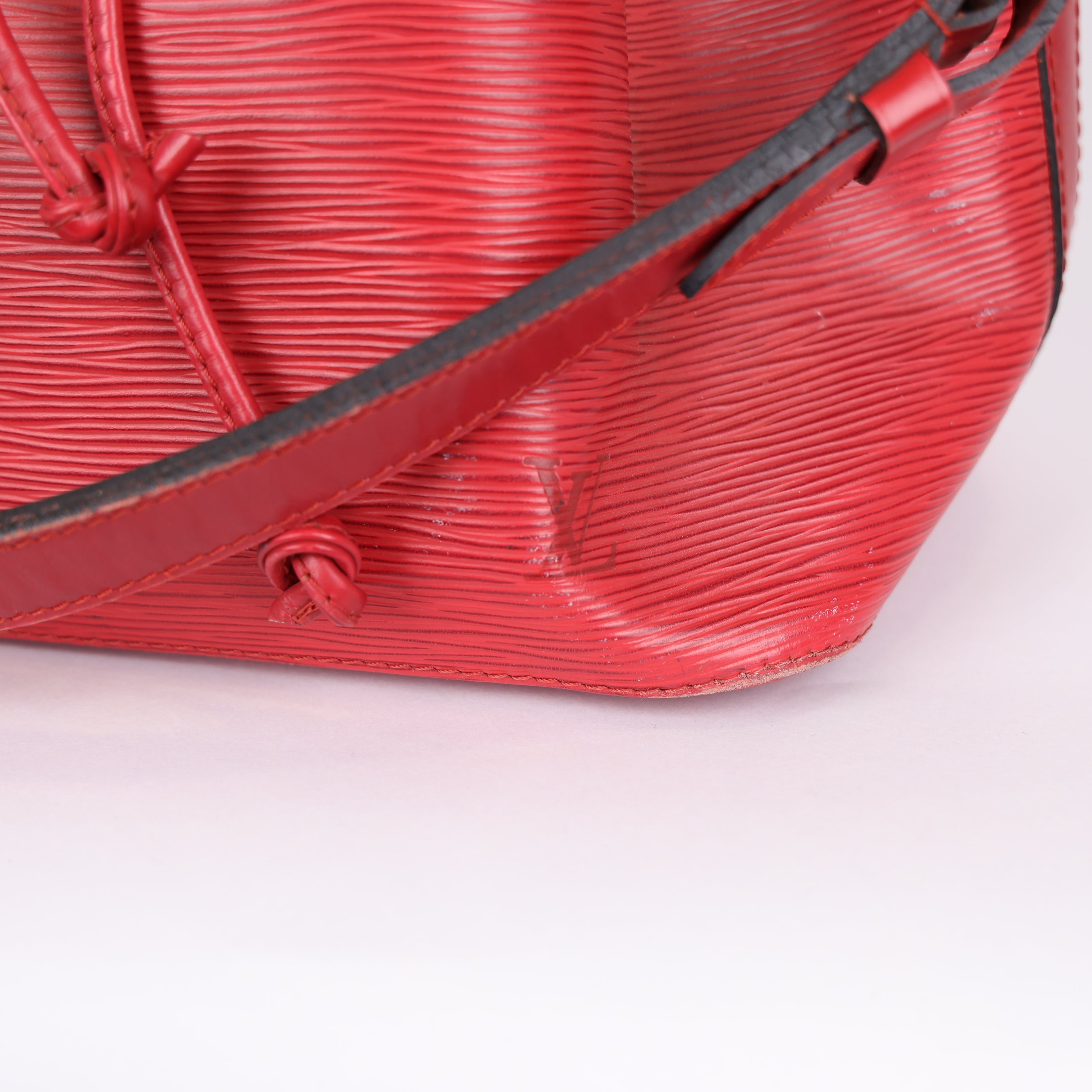 PRE OWNED- Louis Vuitton LV red bucket bag J572B51123