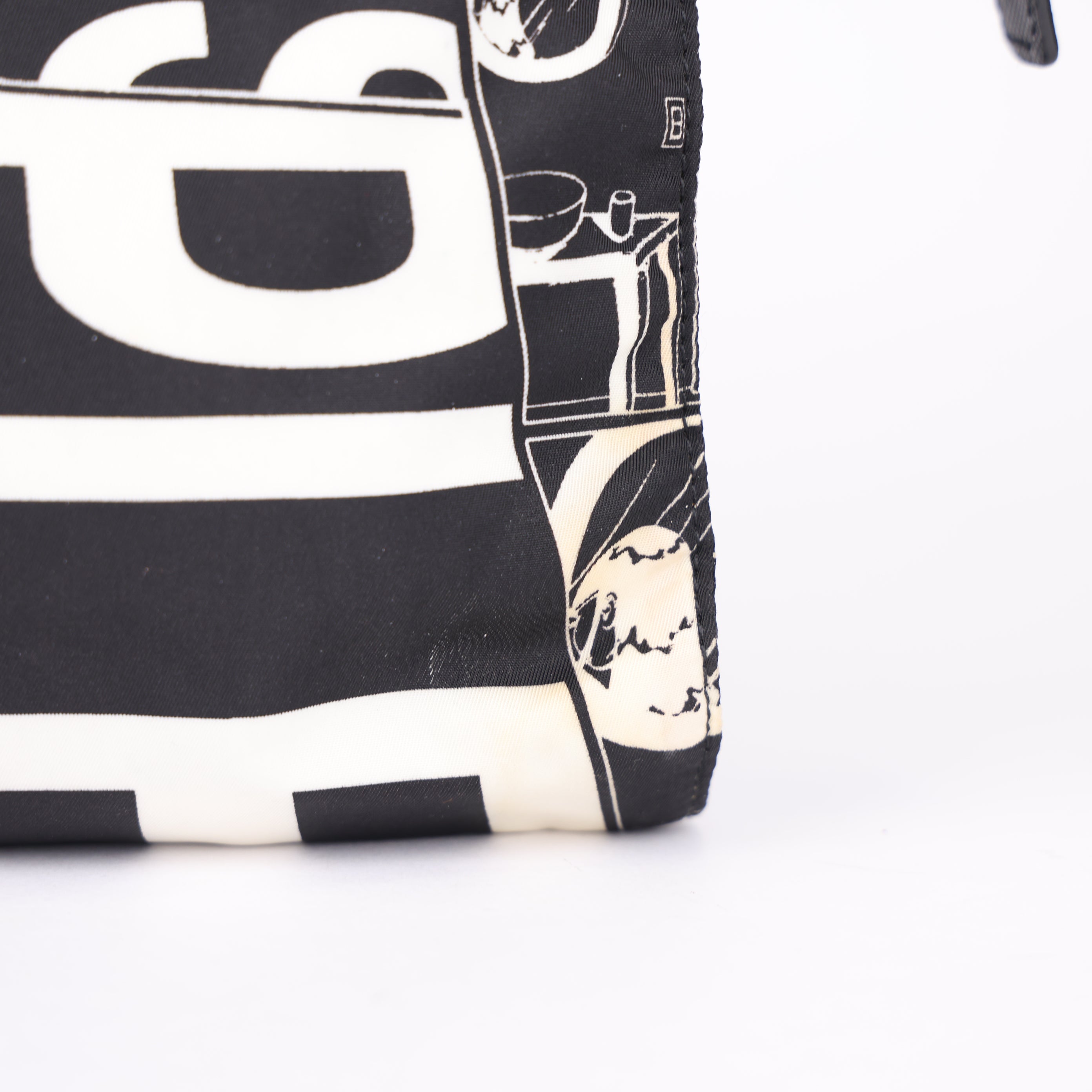 J0774 Prada Cartoon Print Clutch In Black - Pre Owned