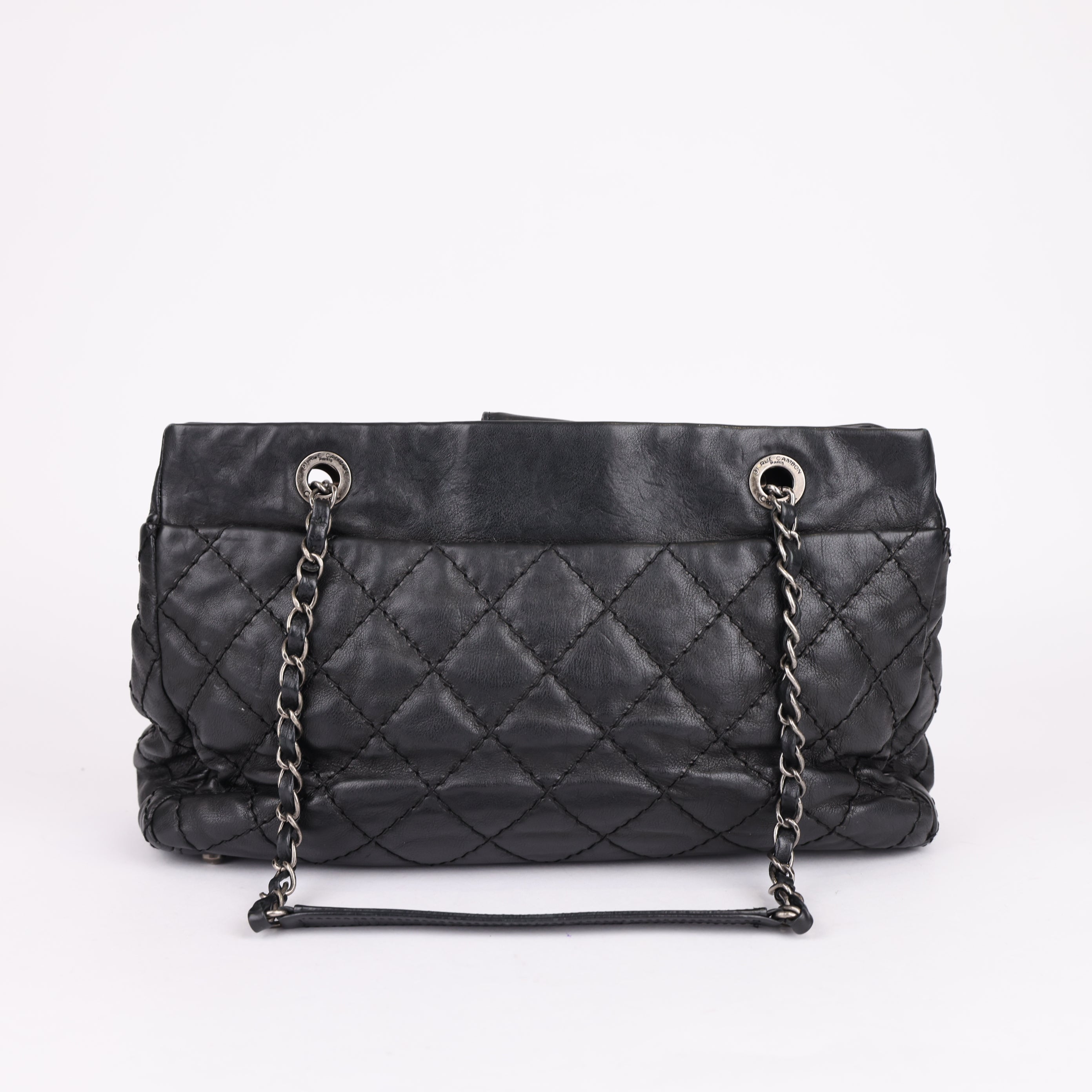 J0904 CHANEL 2012-2013 Medium CC Quilted Calfskin Stitch It tote bag- Pre Owned