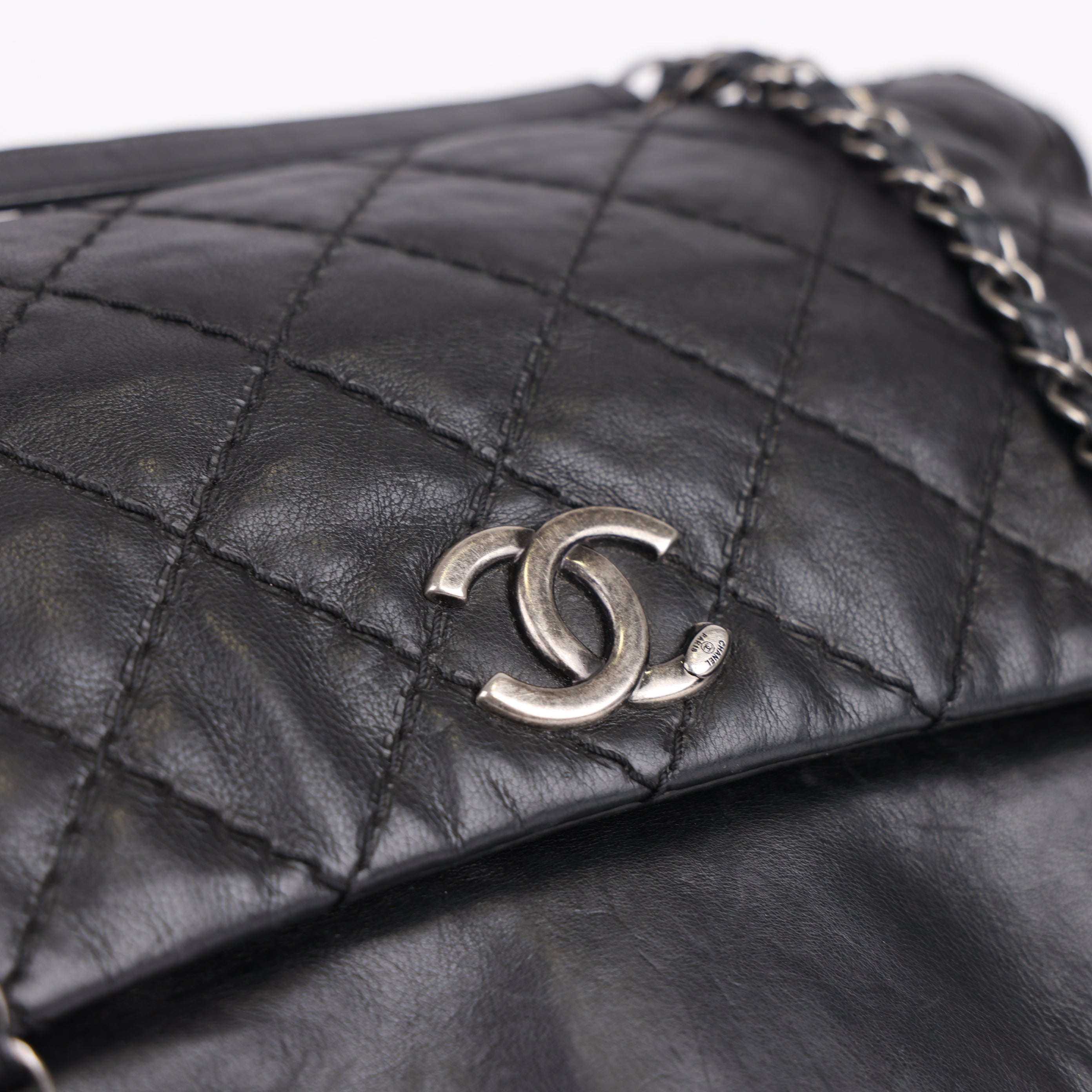 J0904 CHANEL 2012-2013 Medium CC Quilted Calfskin Stitch It tote bag- Pre Owned