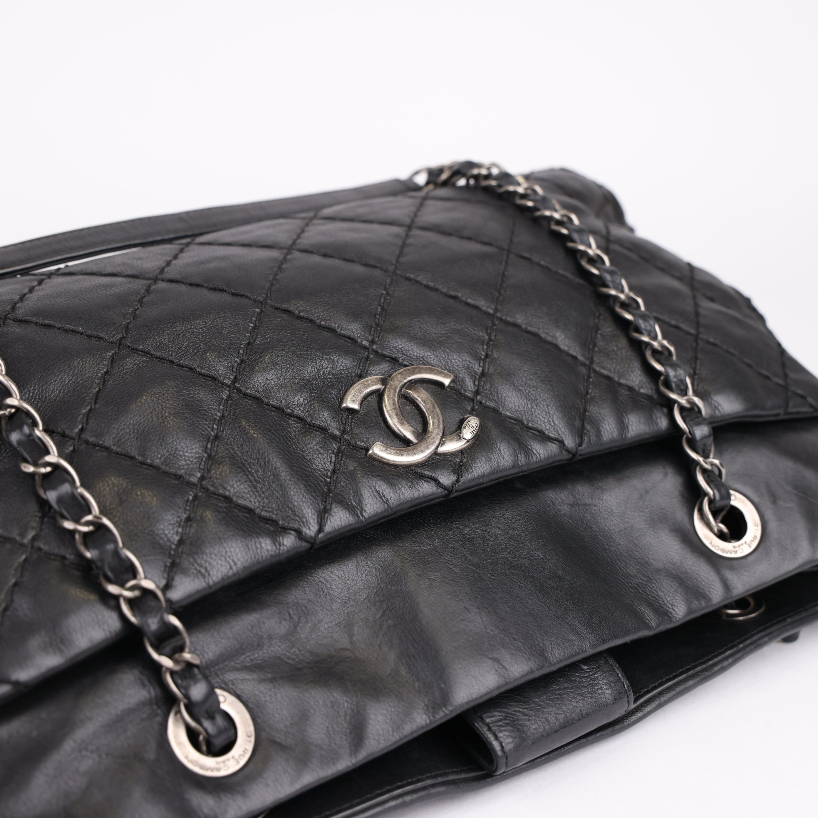 J0904 CHANEL 2012-2013 Medium CC Quilted Calfskin Stitch It tote bag- Pre Owned
