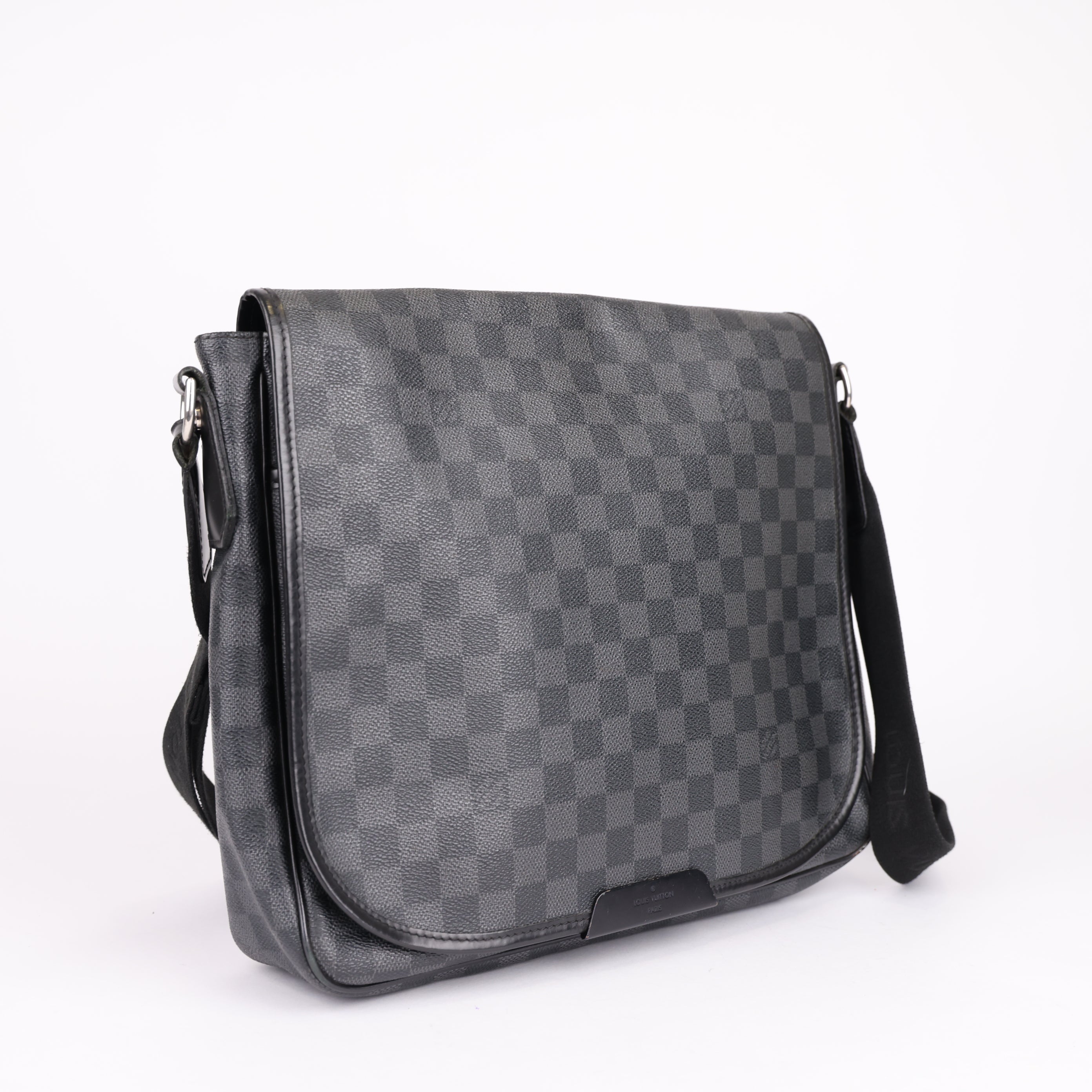LOUIS VUITTON District MM Messenger Bag- Pre Owned