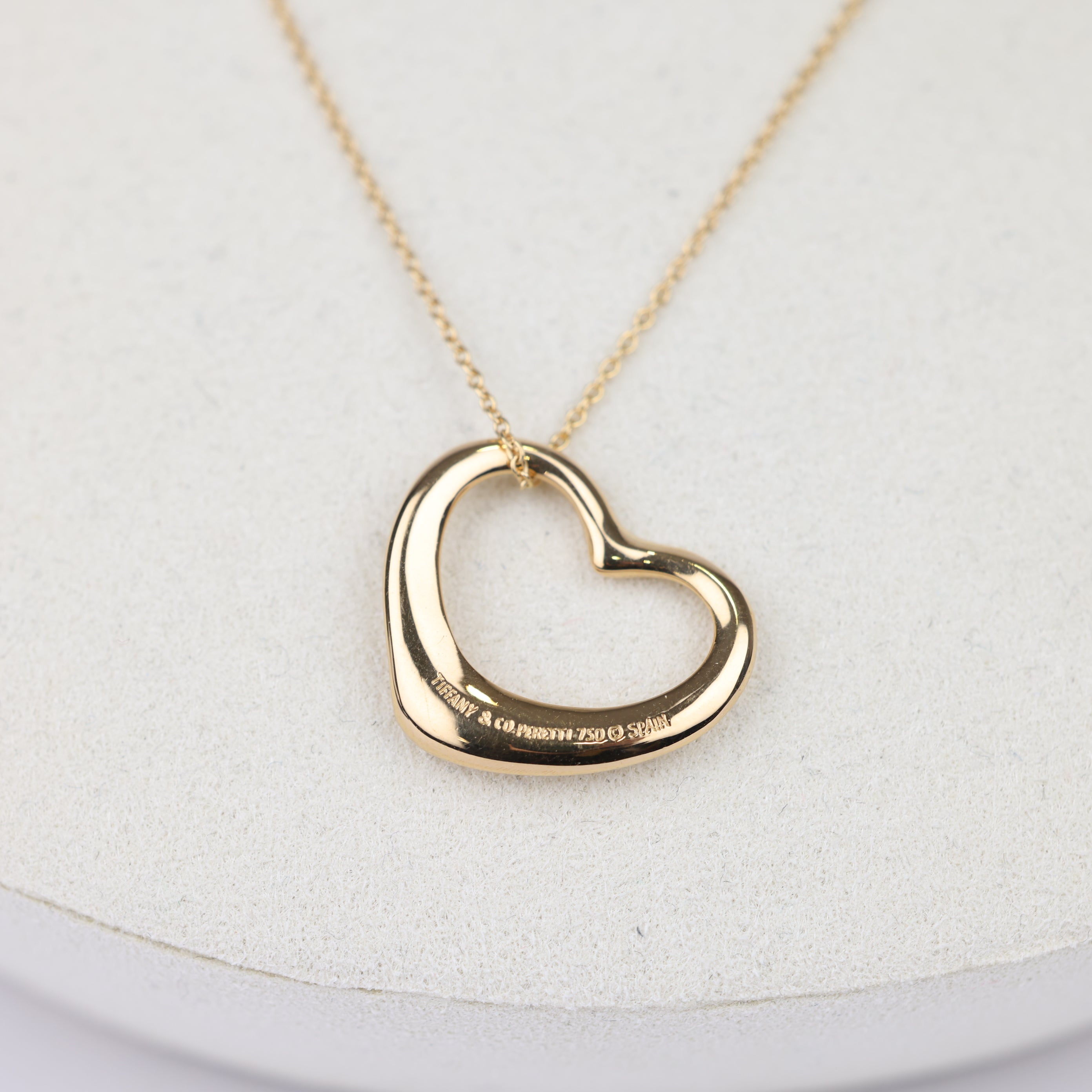 J1858 Tiffany & Co Tiffany Heart Necklace in 18K Gold 45cm- Pre Owned