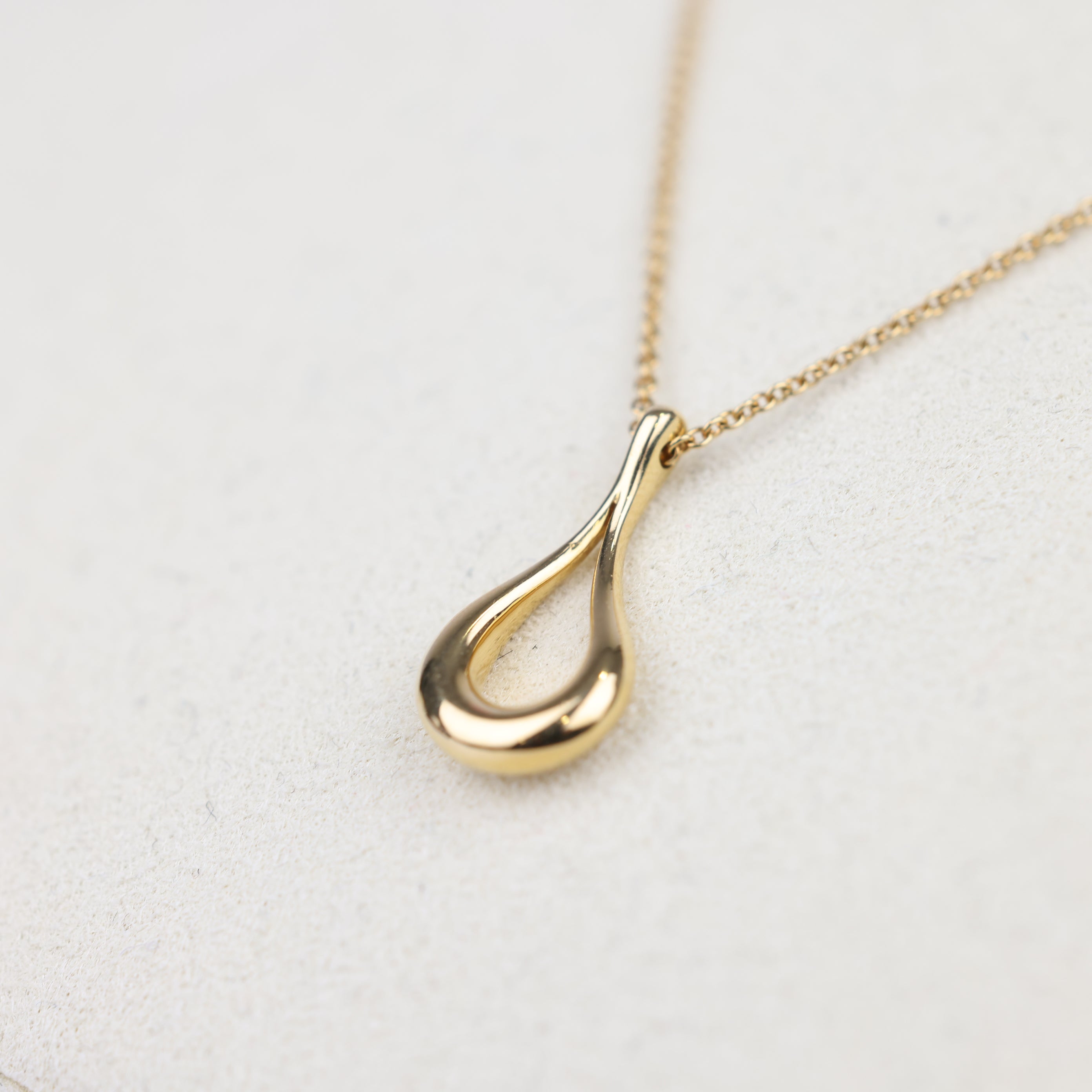 J1870 TIFFANY & Co. Elsa Peretti 18K Gold Open Teardrop Pendant Necklace- Pre Owned