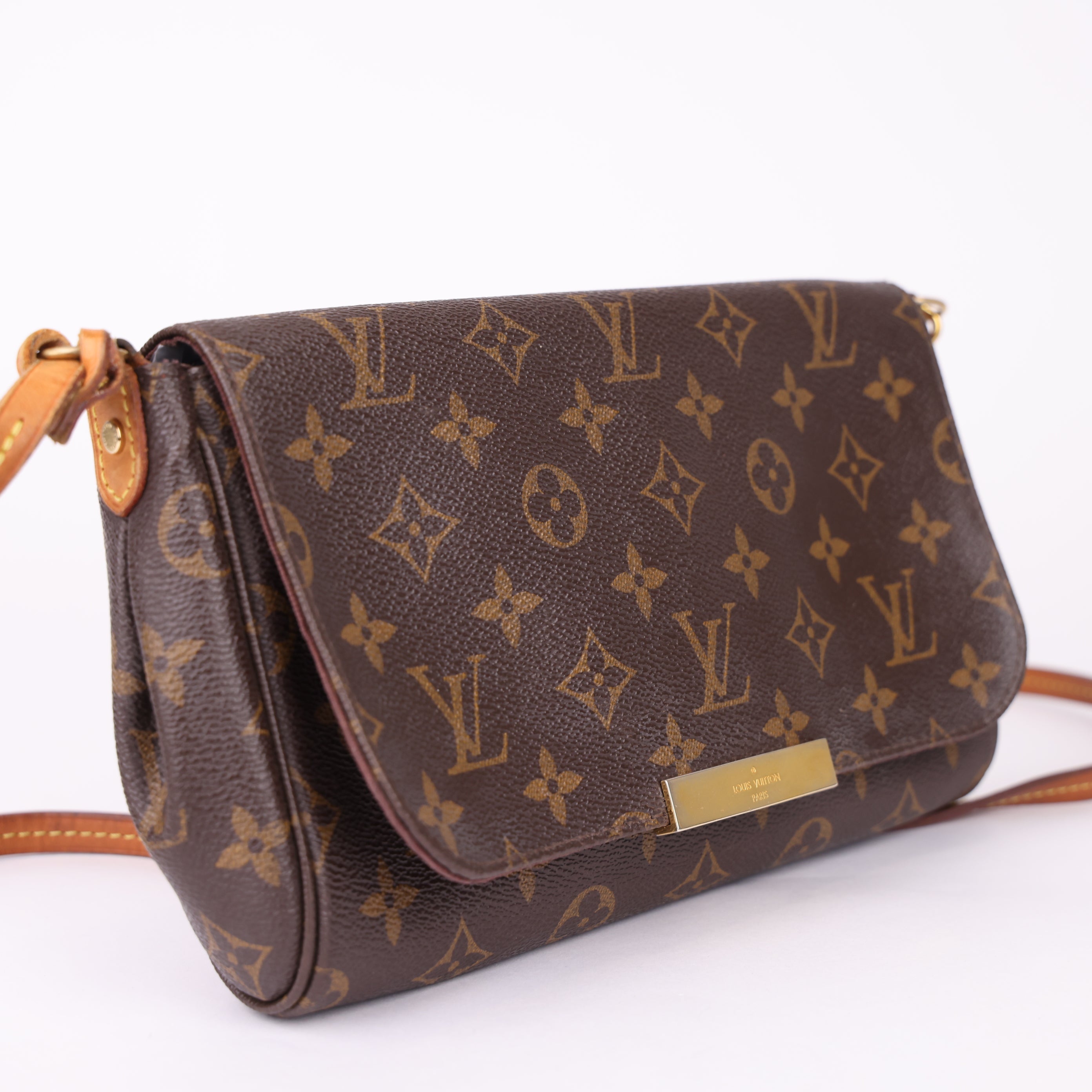 J1890 Louis Vuitton Favorite Monogram- Pre Owned