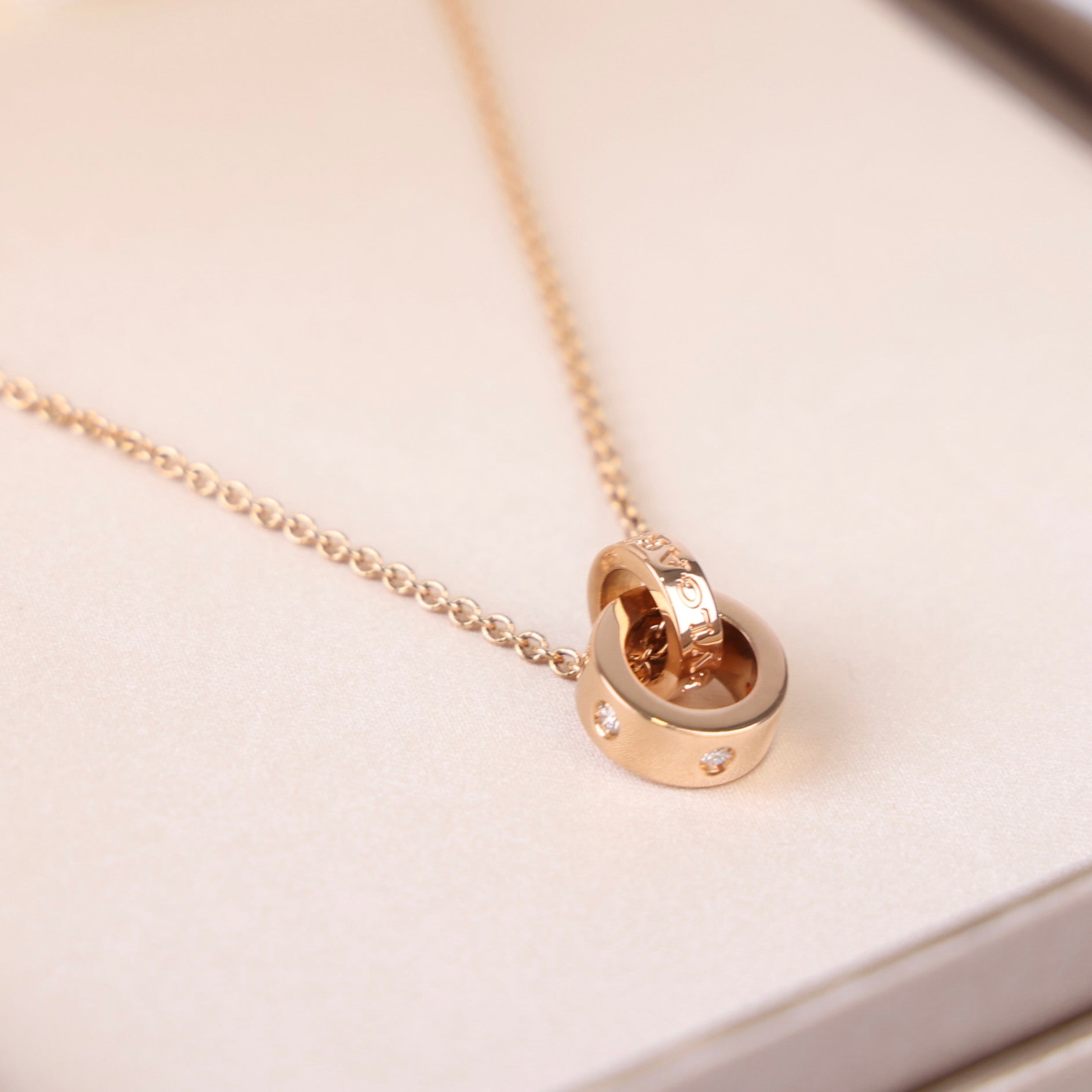 J1859 Bvlgari Bvlgari necklace with 18 kt rose gold chain- Pre Owned