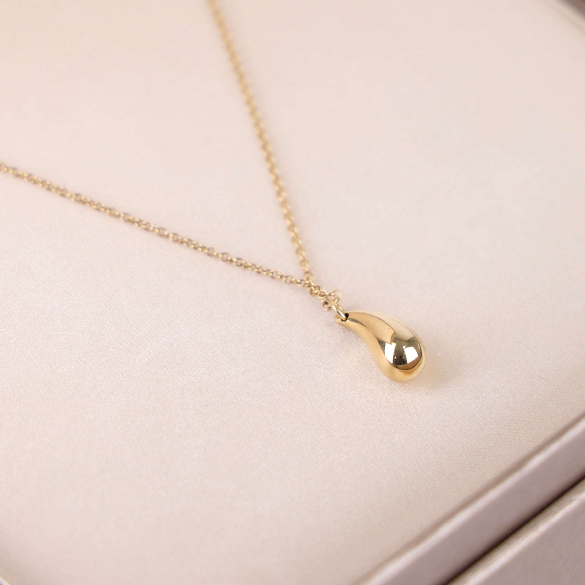 J1857 Tiffany & Co.Gold Elsa Peretti Teardrop Necklace- Pre Owned