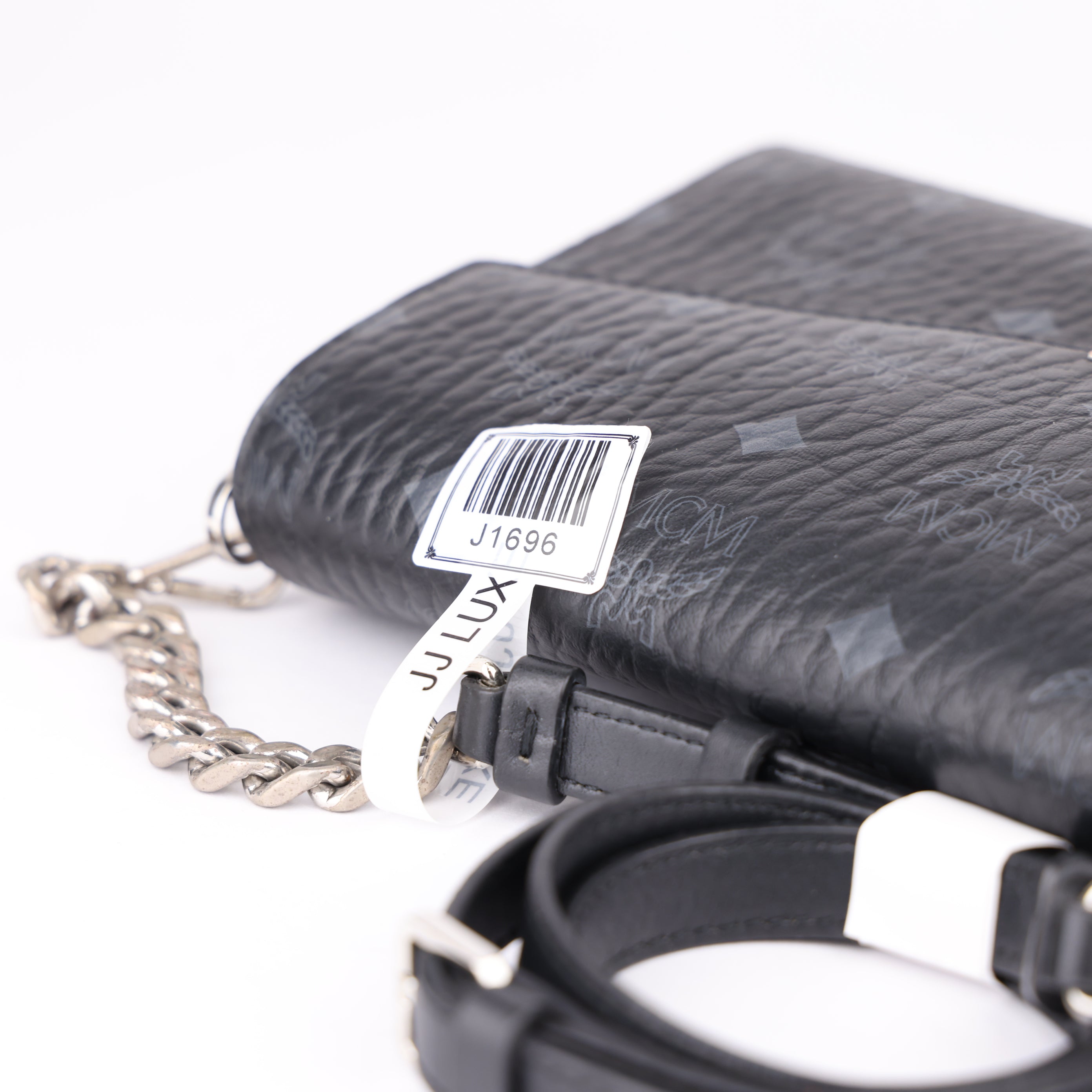 J1696 MCM Visetos Wallet on Chain - Pre Owned