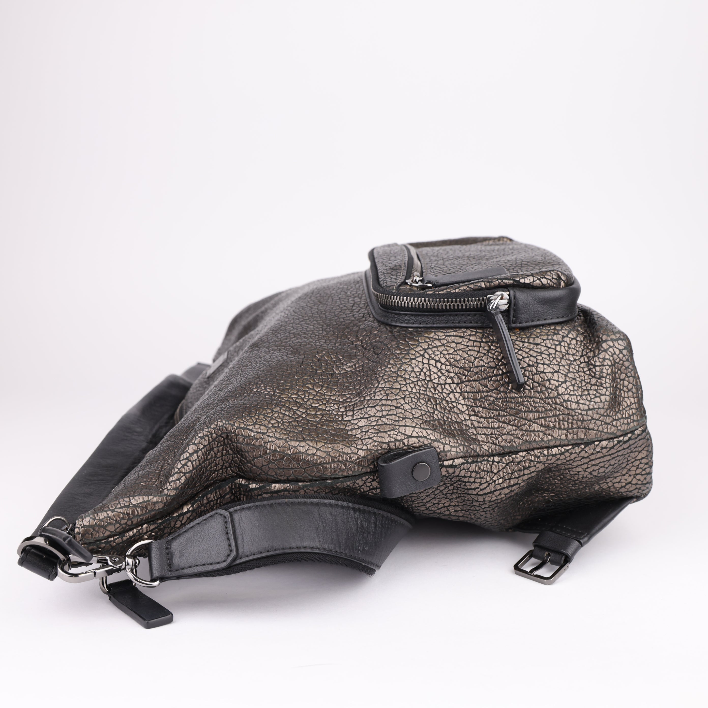 J1654 MCM Logo Plate Leather Backpack Leather Backpack- Pre Owned