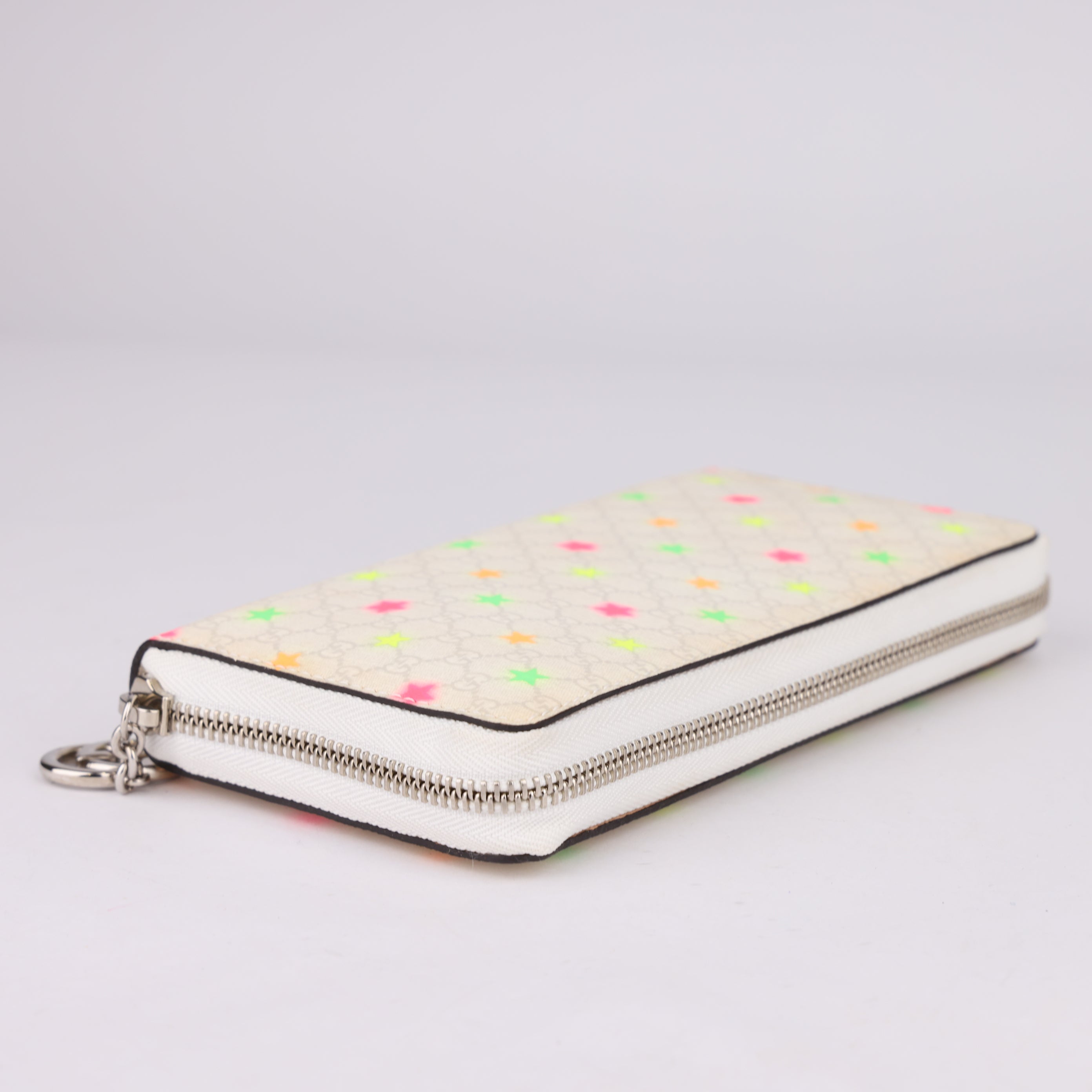 J1481 Gucci Zip Around Wallet White Micro GG Supreme Stars Canvas - Pre Owned