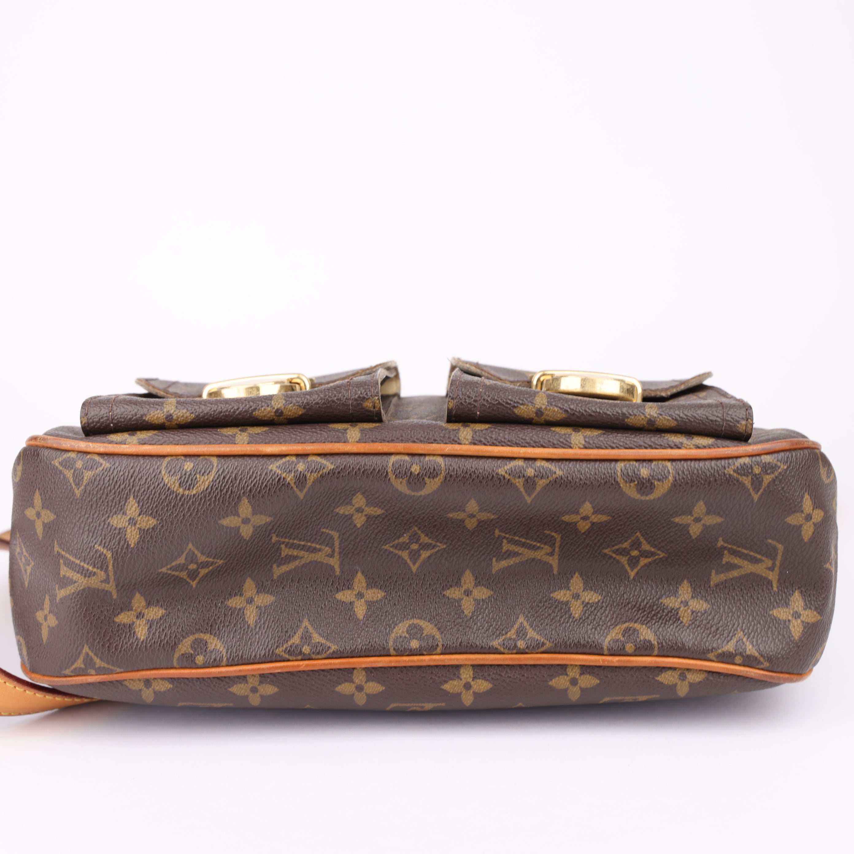 J1459 Louis Vuitton Monogram Canvas Hudson GM Bag- Pre Owned
