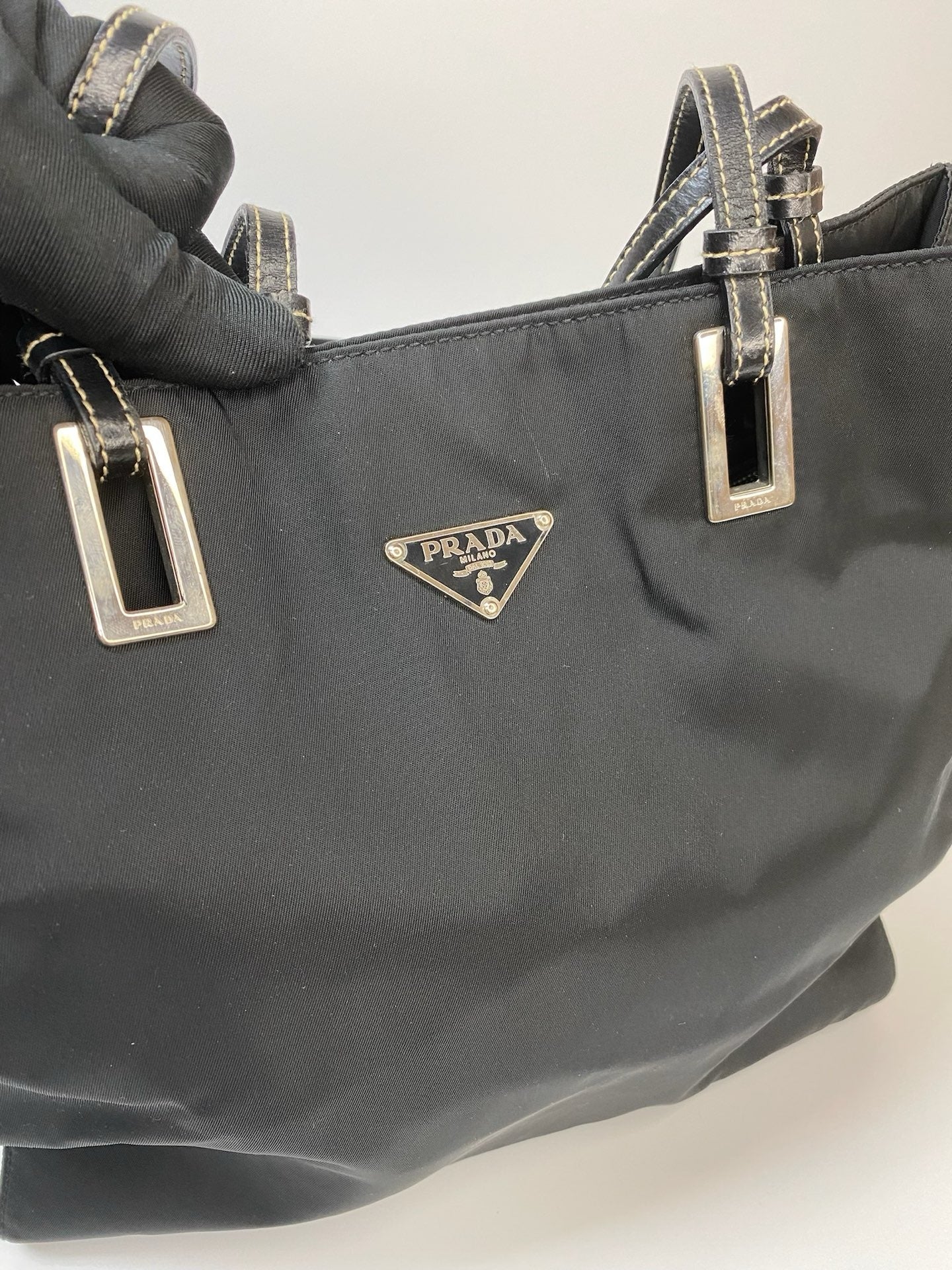 J2958 Prada Shoulder Bag Tessuto Nylon Tote Bag Black Leather Handle | Pre-Owned Black Nylon, Leather
