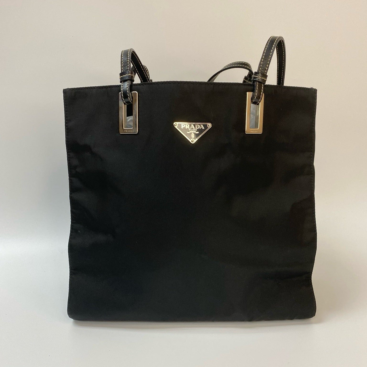 J2958 Prada Shoulder Bag Tessuto Nylon Tote Bag Black Leather Handle | Pre-Owned Black Nylon, Leather