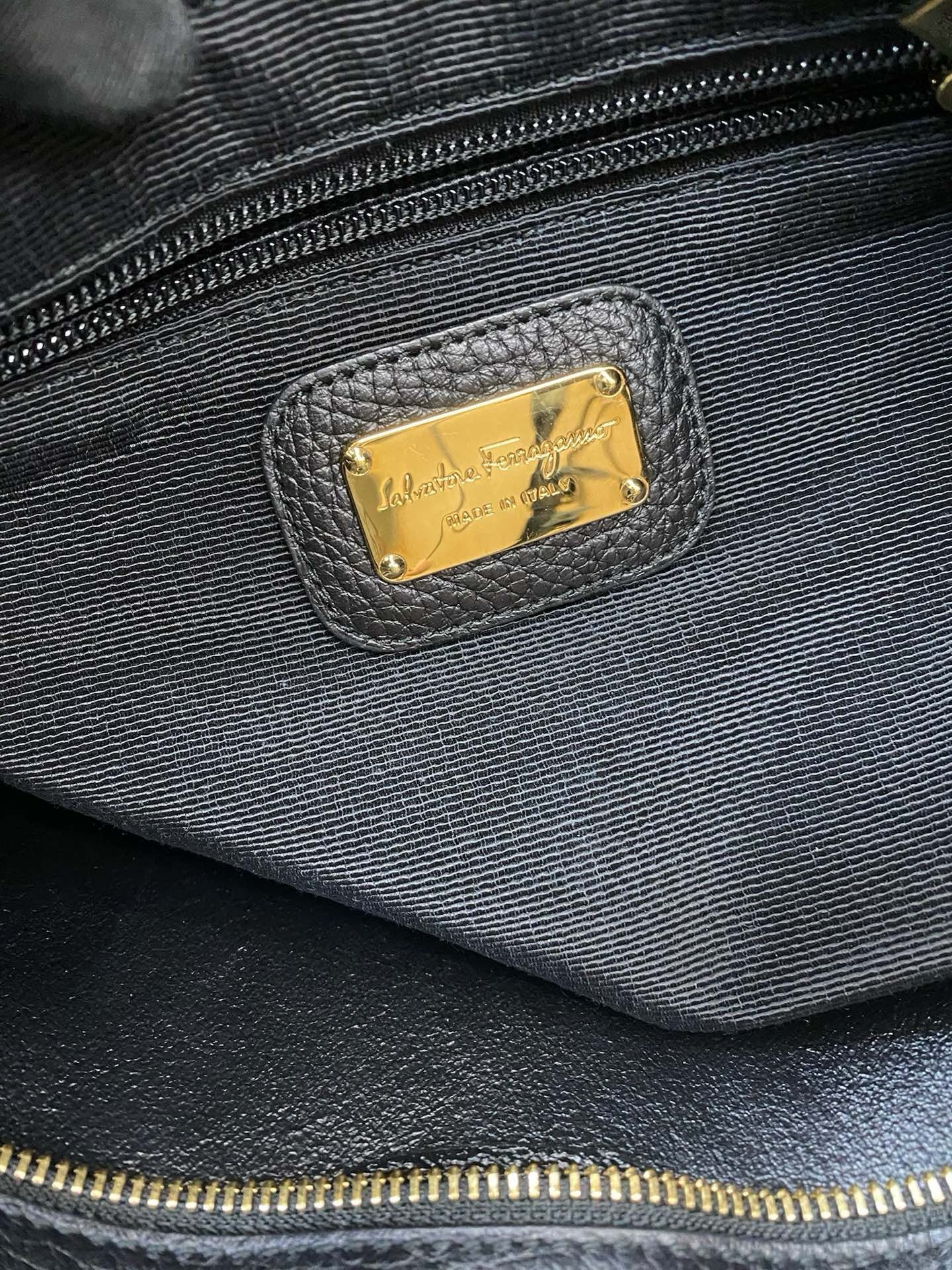 J2957 Ferragamo Tote Bag Salvatore Ferragamo Bice Small Black Leather Tote | Pre-Owned Black Leather