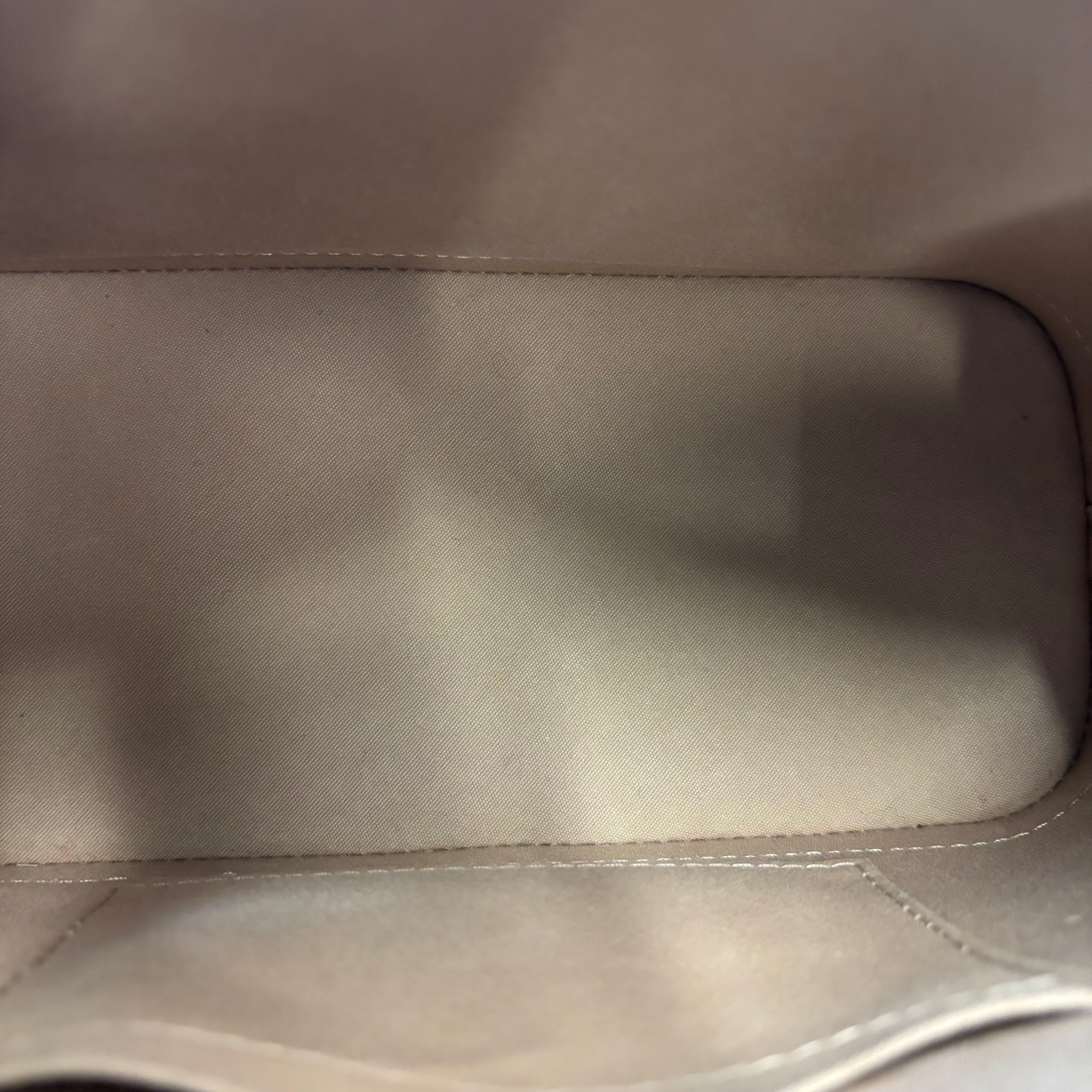 J3005 Louis Vuitton Top Handle Bag Alma BB Artsy White Monogram Vernis | Pre-Owned Like New White Monogram Vernis Canvas, Leather, Patent leather