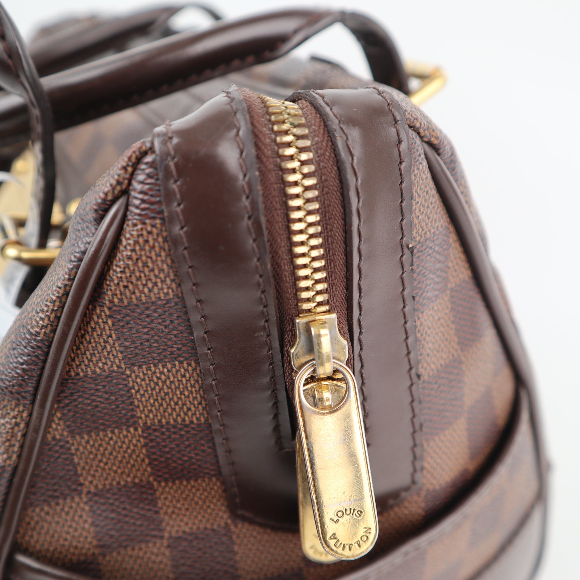Louis Vuitton Damier Ebene Berkeley Shoulder Bag C1807 | Pre-Owned Excellent Brown Damier Ebene Canvas