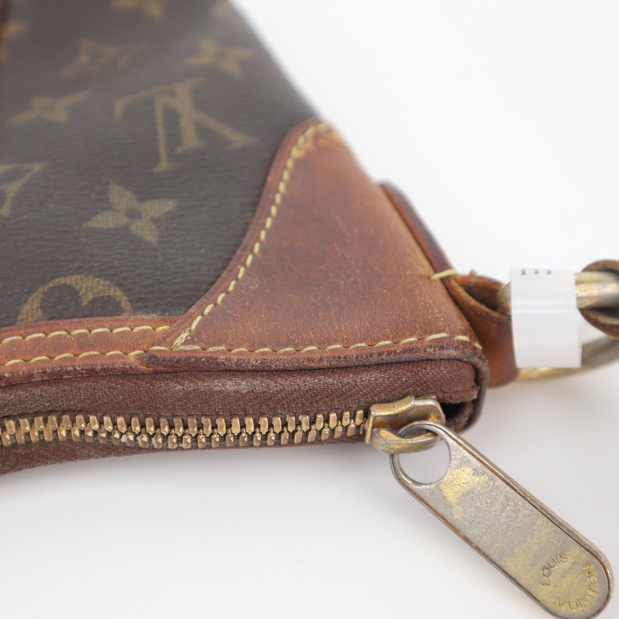 C1912 Louis Vuitton Shoulder Bag Monogram Thames PM | Pre-Owned Good Brown Canvas Monogram