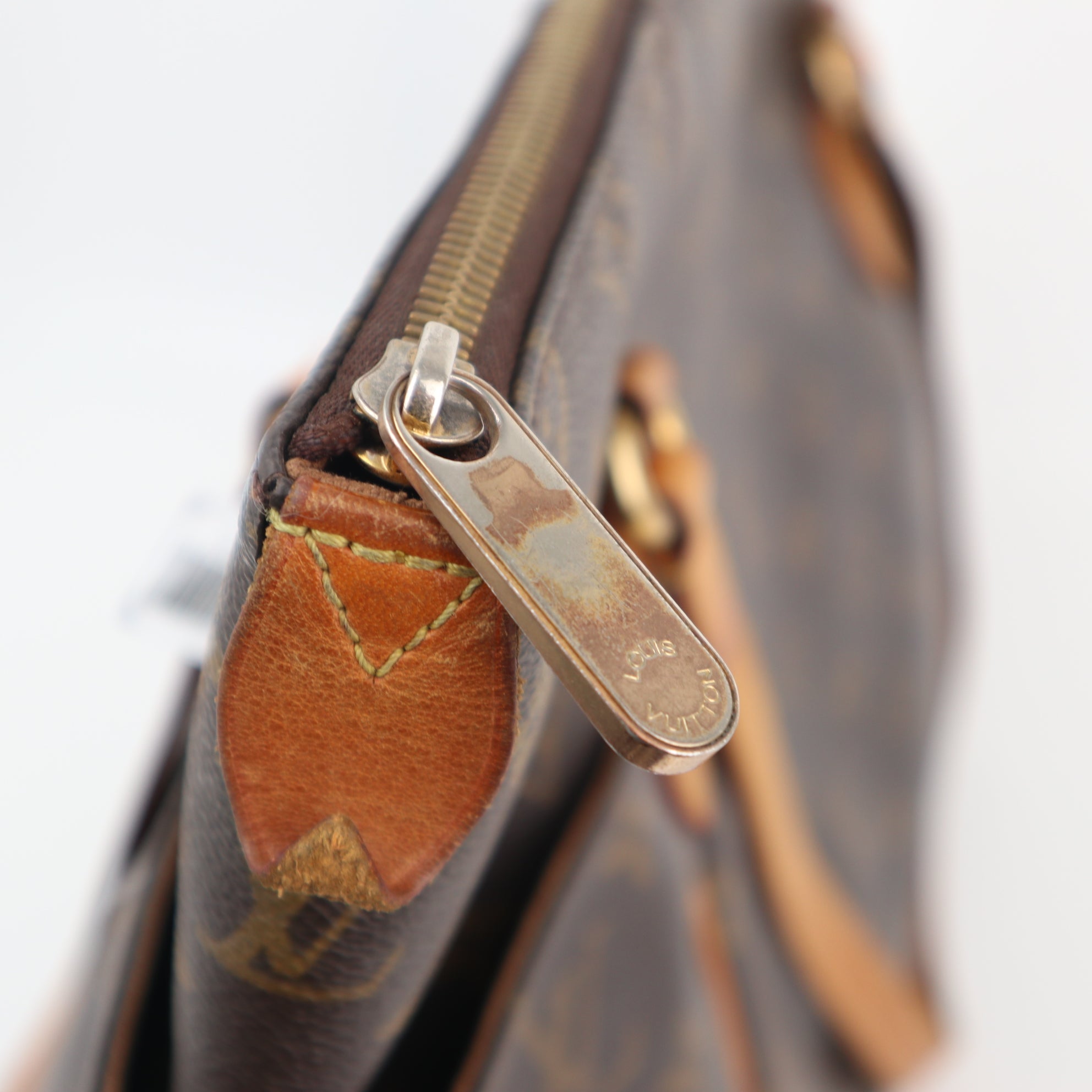 C1913 Louis Vuitton Shoulder Bag Monogram Canvas Totally MM | Pre-Owned Very Good Brown Canvas Monogram