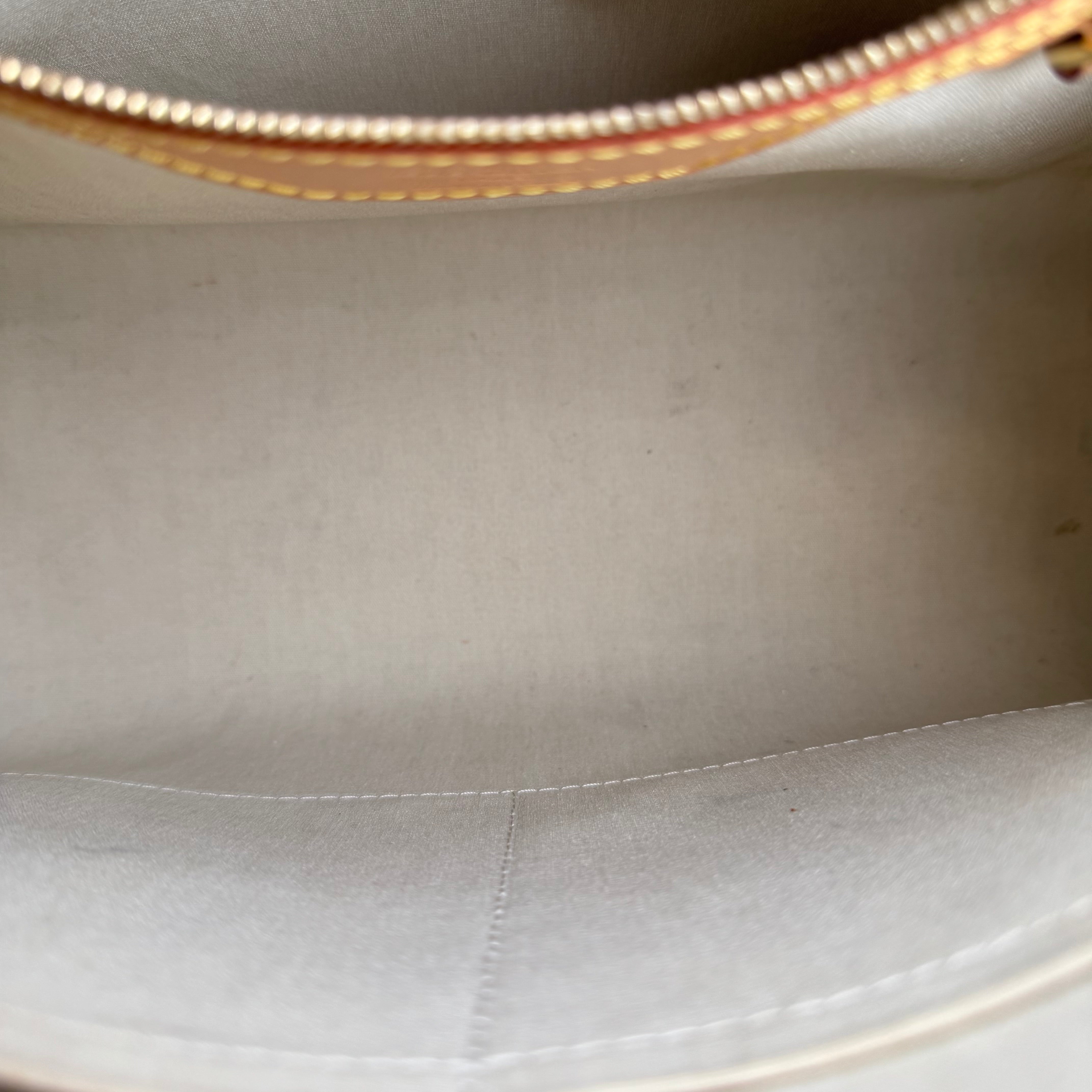 J3460 Louis Vuitton Perle Monogram Vernis Brea MM- Pre Owned