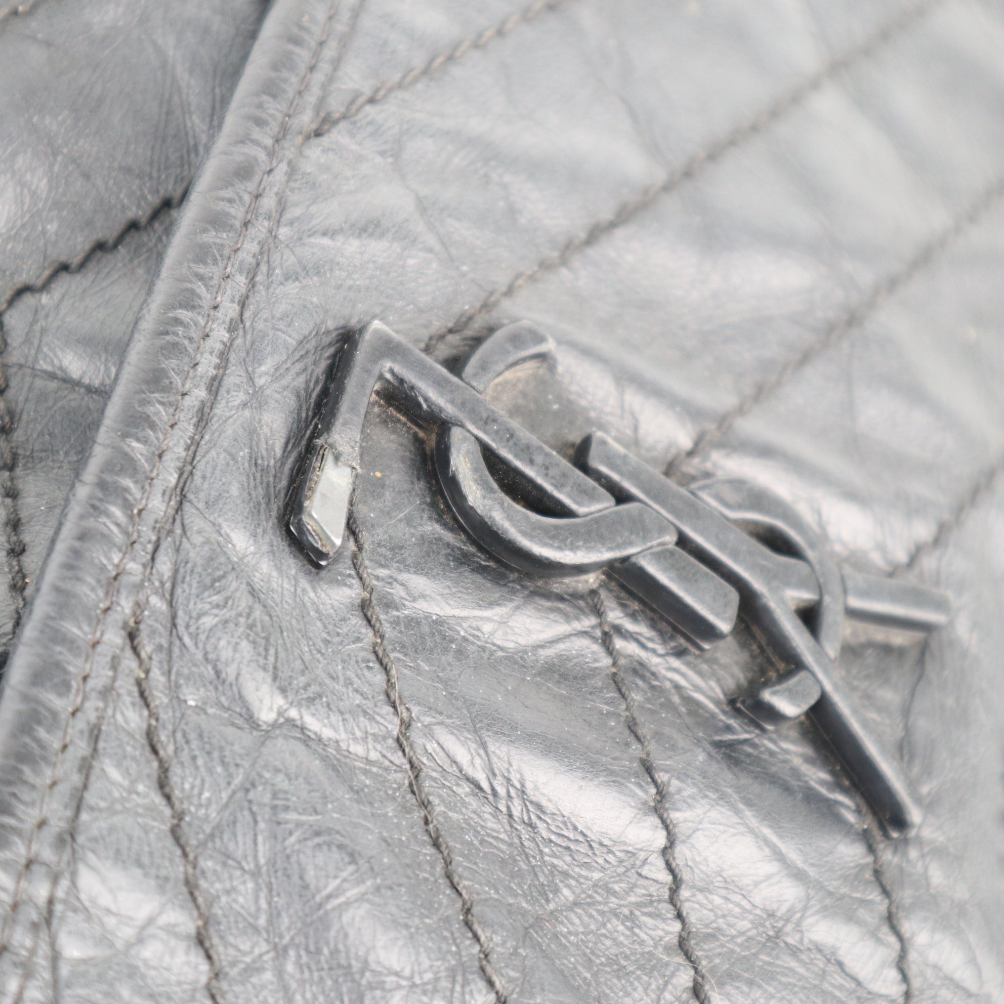 C1970 Saint Laurent Crossbody Bag Niki Medium | Pre-Owned Very Good Crinkled Leather