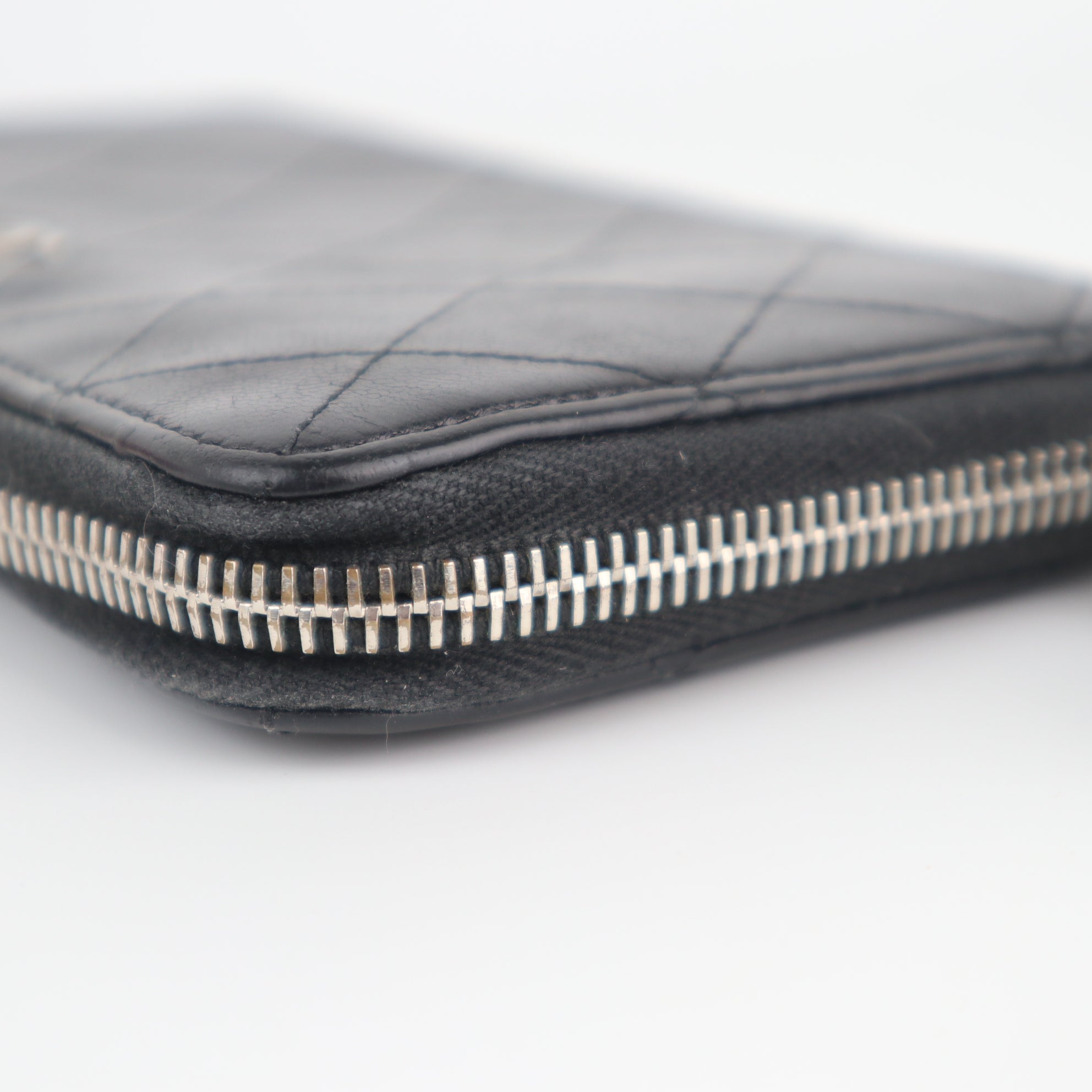 C1973 Chanel Wallet Classic Long Zipped | Pre-Owned Very Good