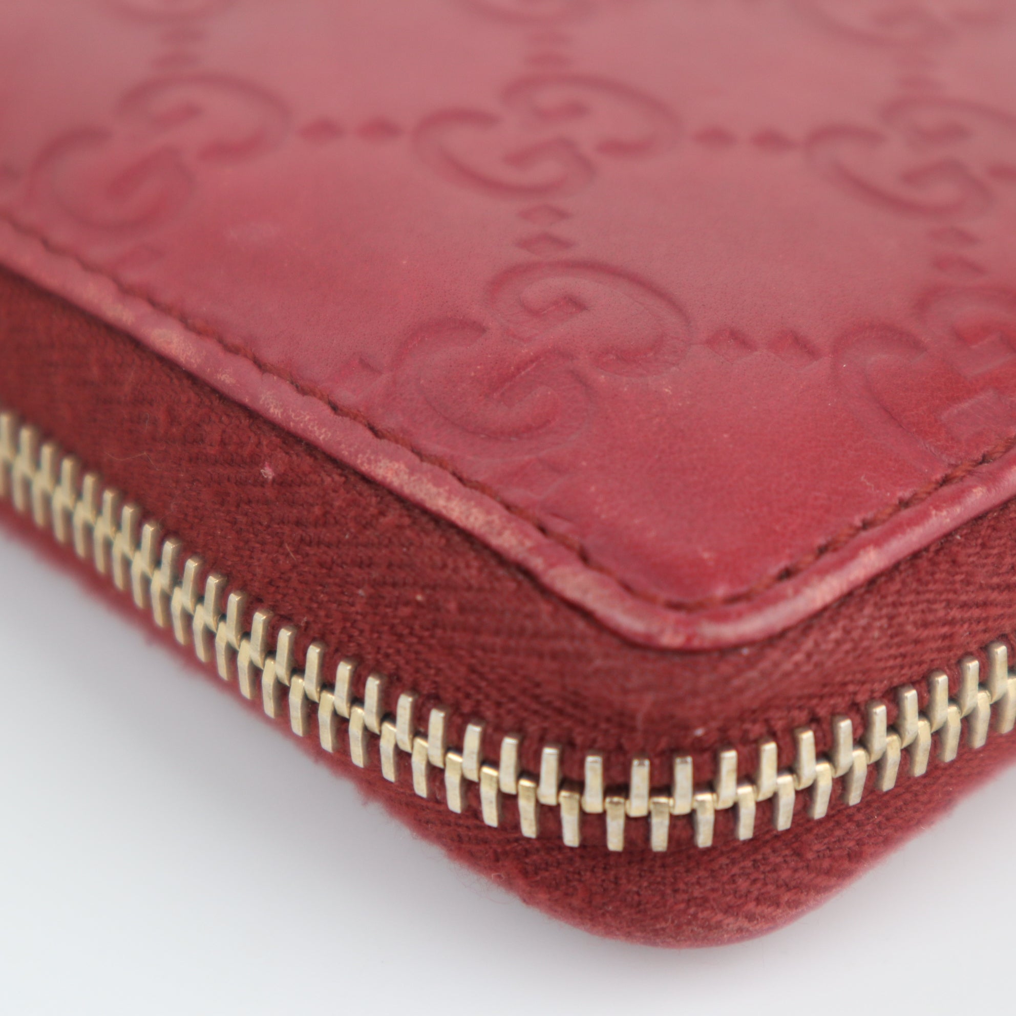 C2144 Gucci Wallet Imprime Monogram GG Pierce Zip Around Wallet Red | Pre-Owned Very Good Red Monogram