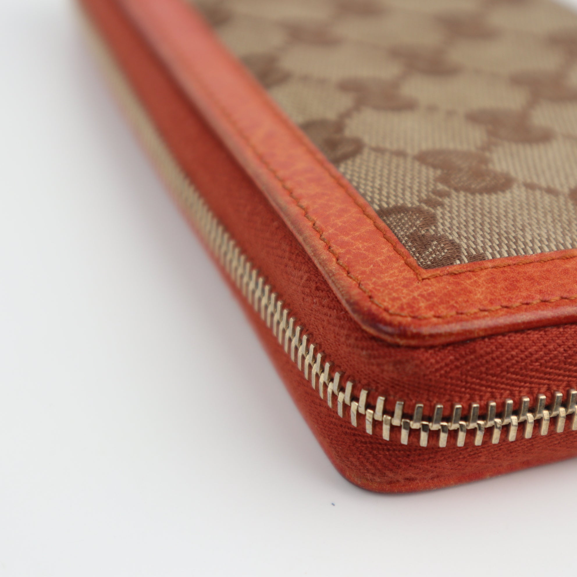 C2197 Gucci Zip Around Wallet GG Canvas Bamboo Zip Around Wallet | Pre-Owned Excellent Brown GG canvas, leather trim