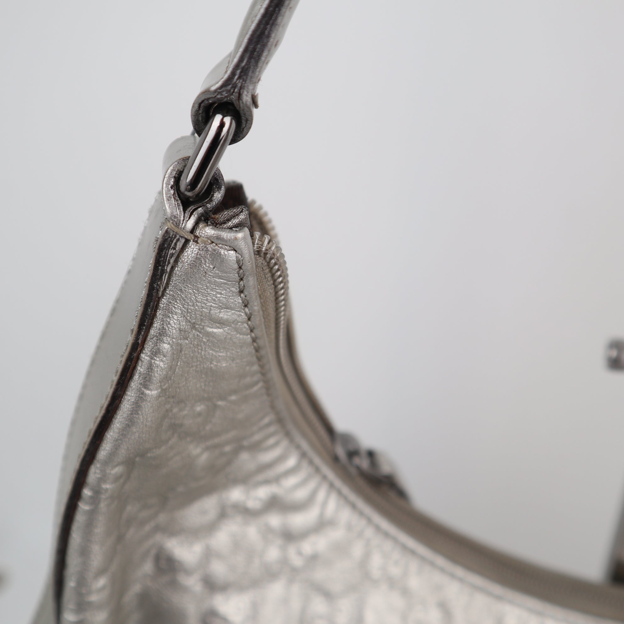 C2205 Gucci Hobo Bag Metallic Guccissima Hobo | Pre-Owned Excellent Silver metallic leather