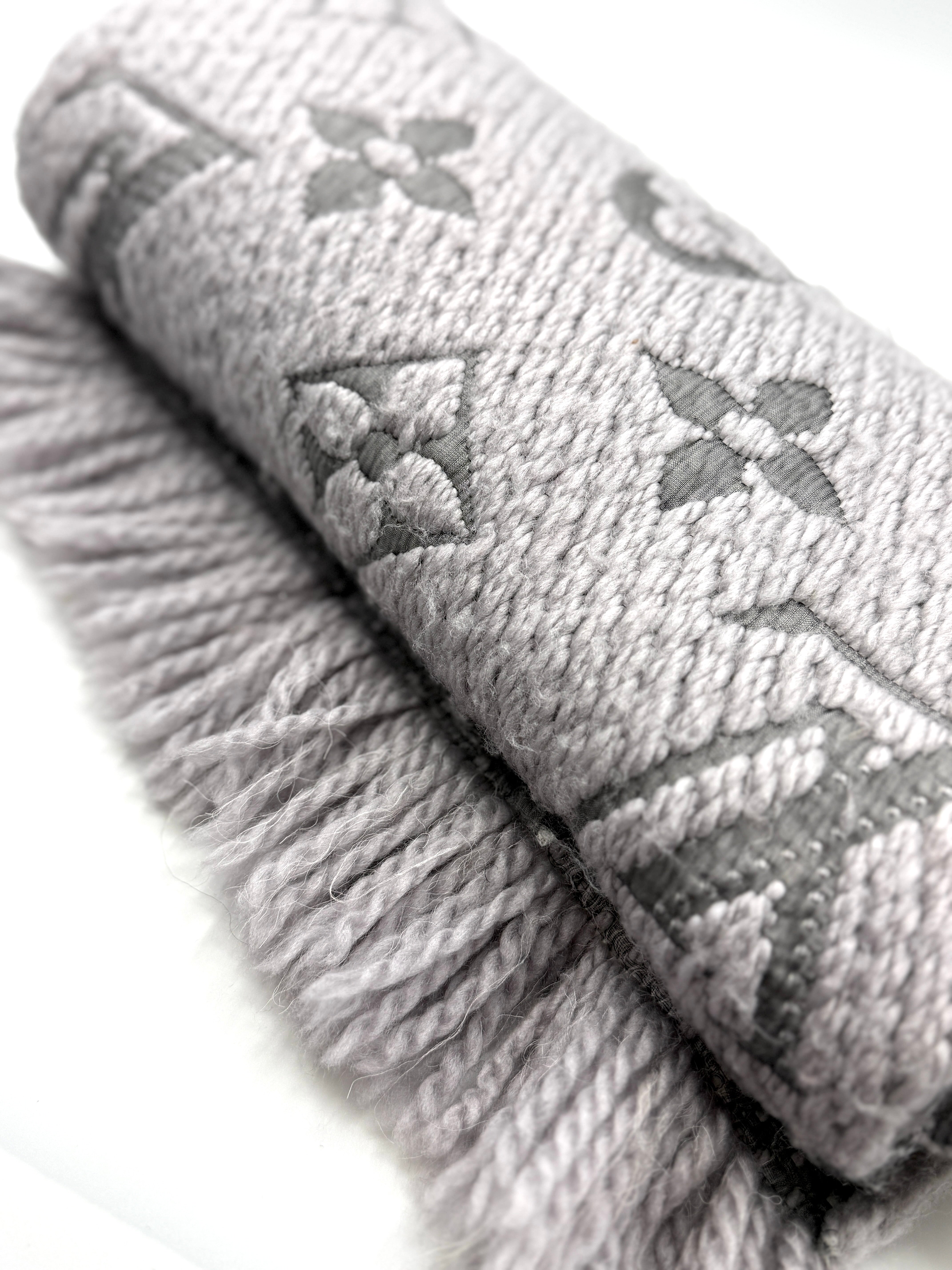 Louis Vuitton Scarf Echarpe Logomania Wool/Silk Gris Perle (Grey) M74742