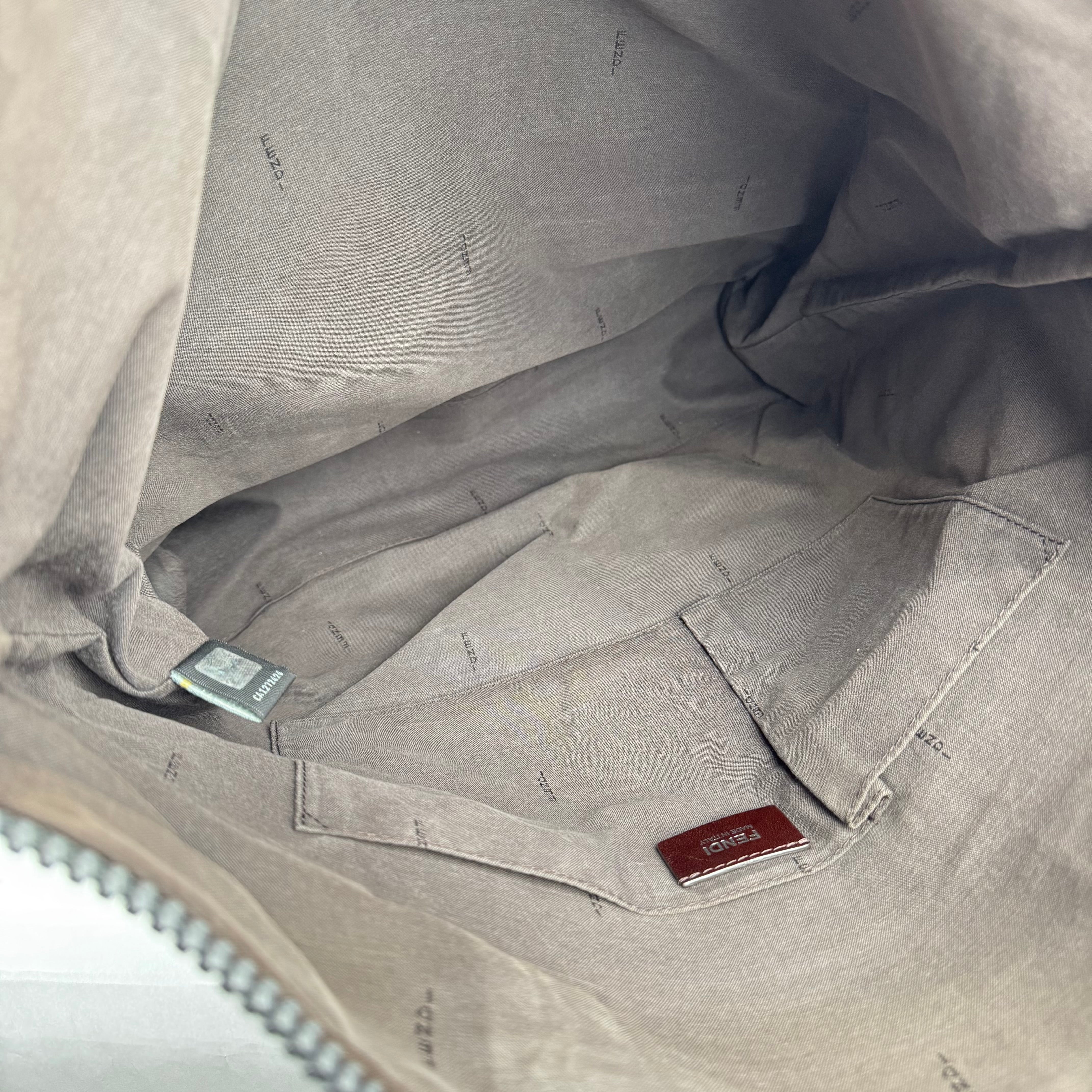 JO784 Fendi 2000s Zucca Grey Tote Bag - Pre Owned