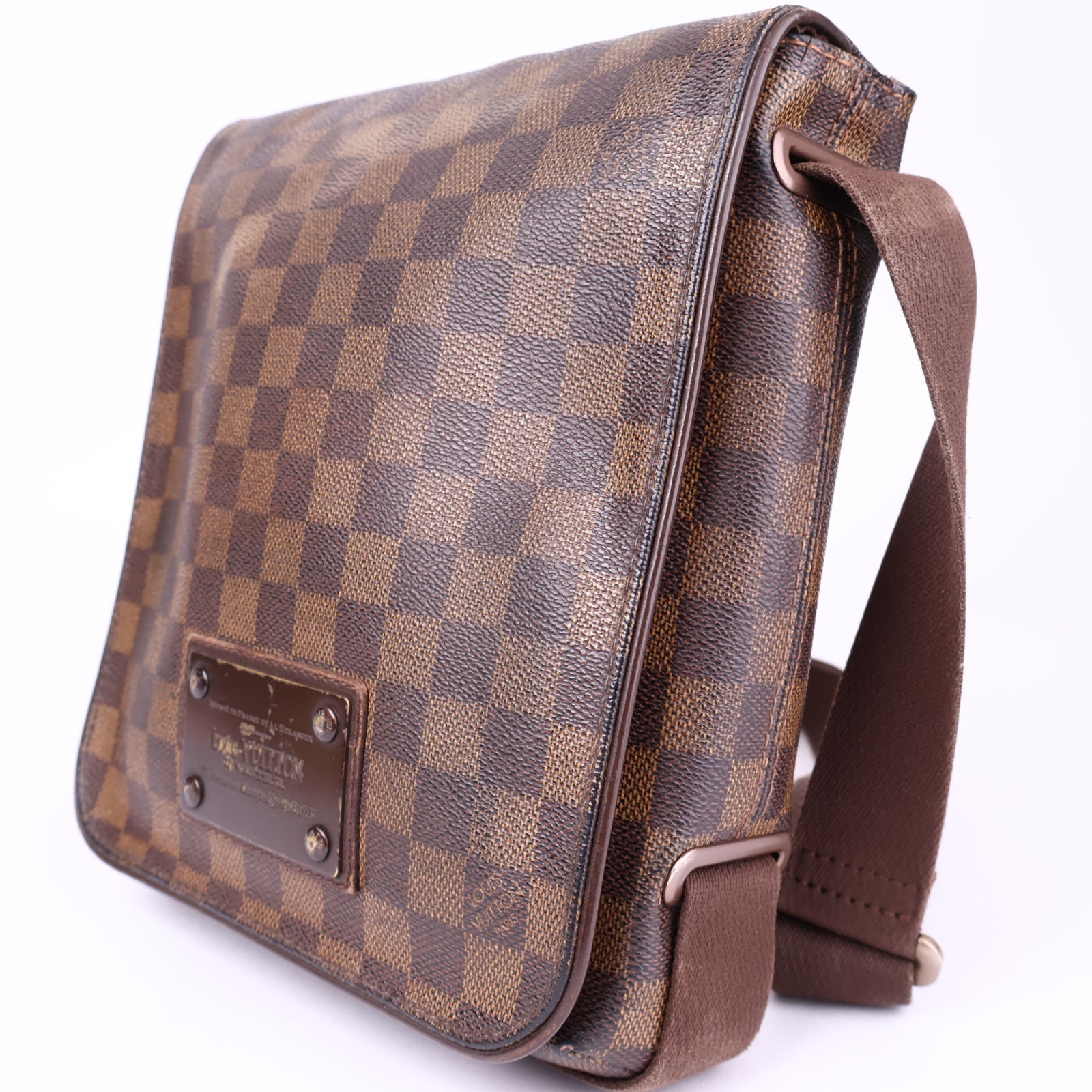 J3320 Louis Vuitton Damier Canvas Brooklyn Messenger Bag- Pre Owned