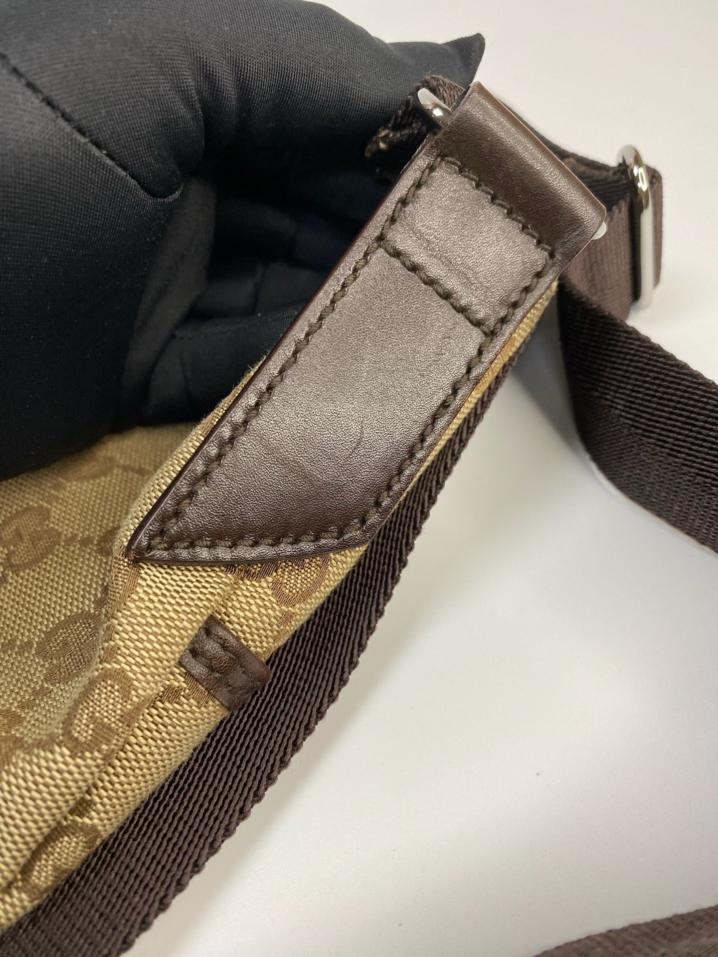 J2940 Gucci Crossbody Bag GG Canvas crossbody Bag | Pre-Owned Brown Canvas GG Monogram