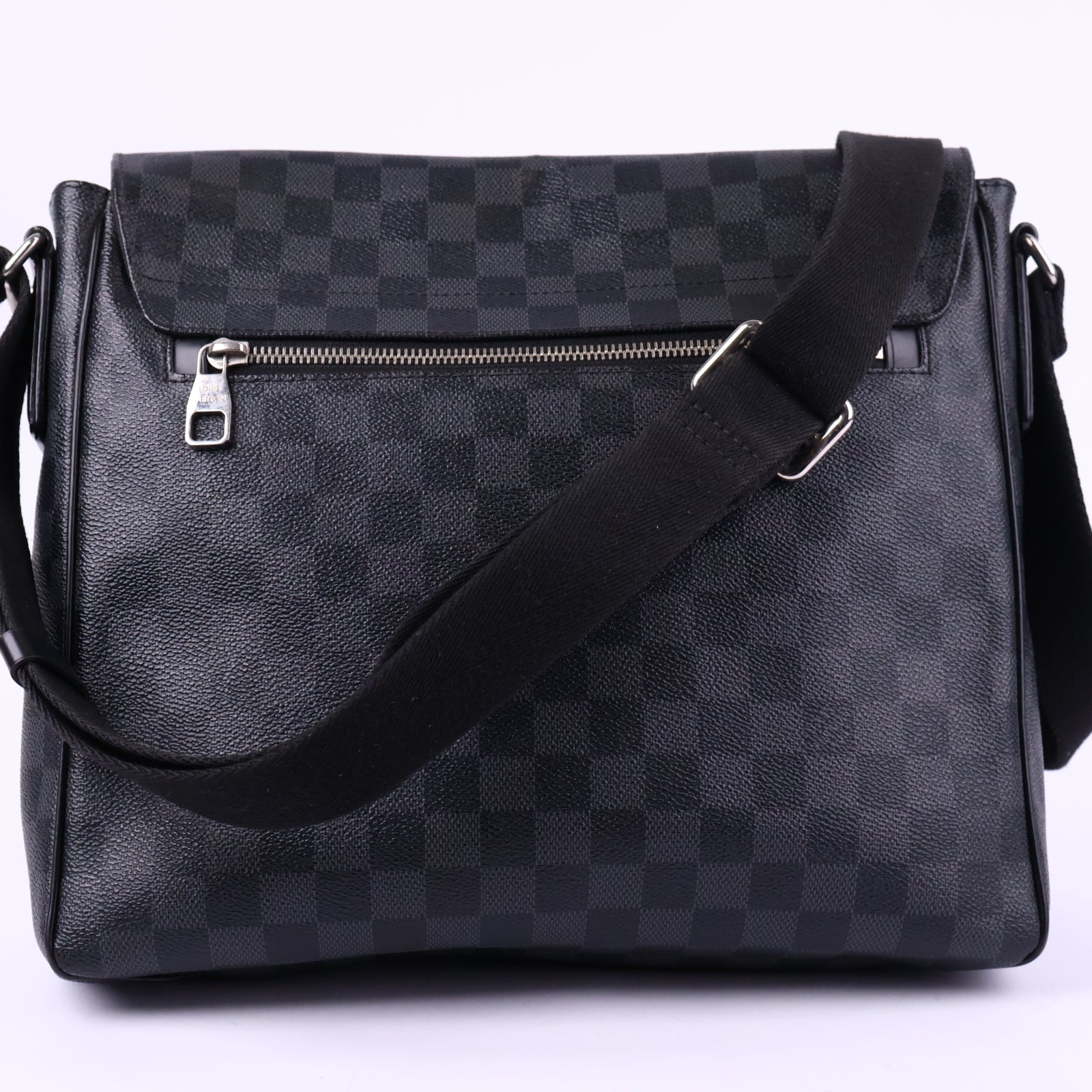 Louis Vuitton Damier Graphite District MM Messenger Bag Messenger Bag J3326 | Pre-Owned Like New Black / Grey Damier Graphite Canvas