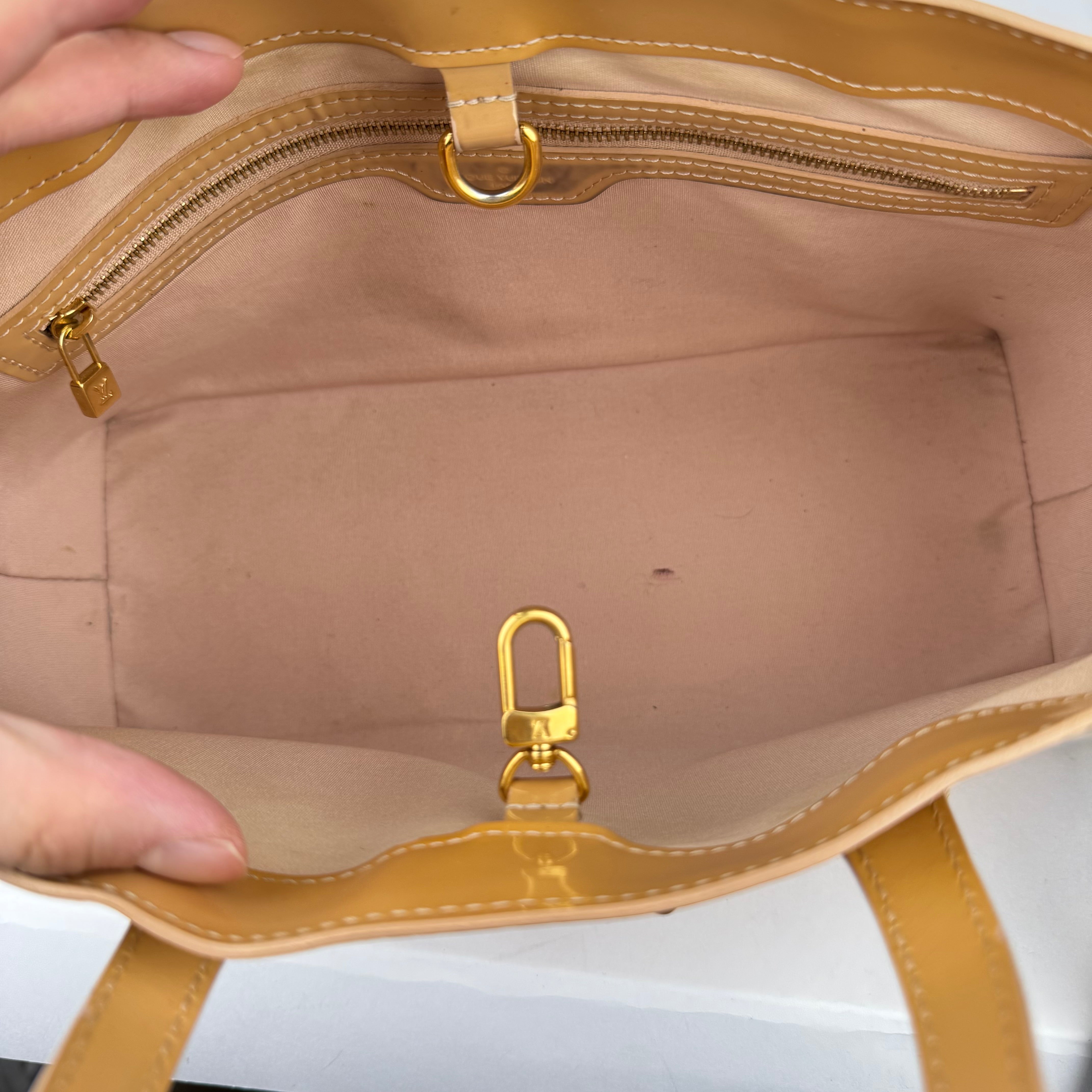 J1830 Louis Vuitton Wiltshire PM in Neutral- Pre Owned