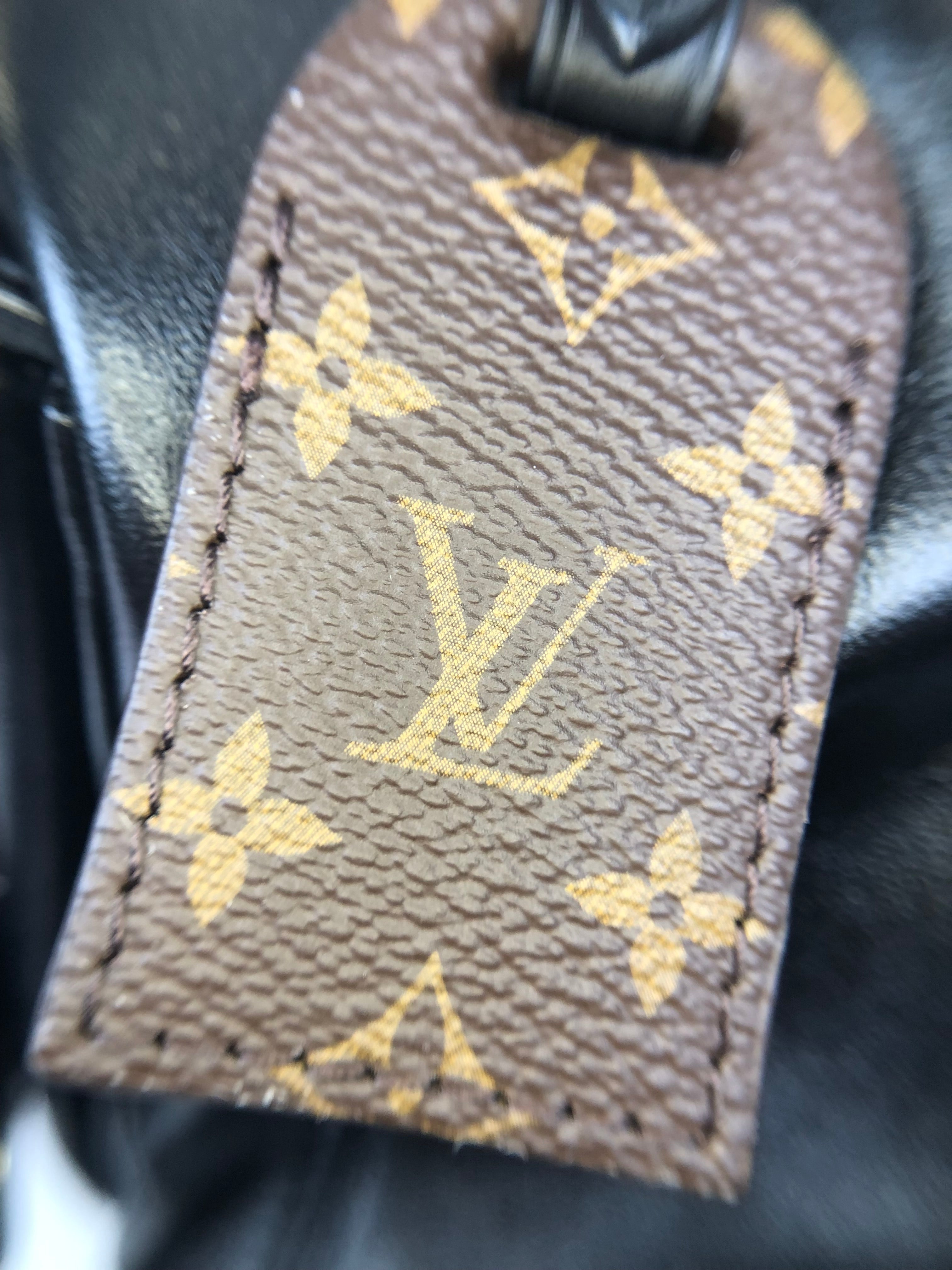 PRE OWNED-LV Monogram CarryAll Cargo Vibe