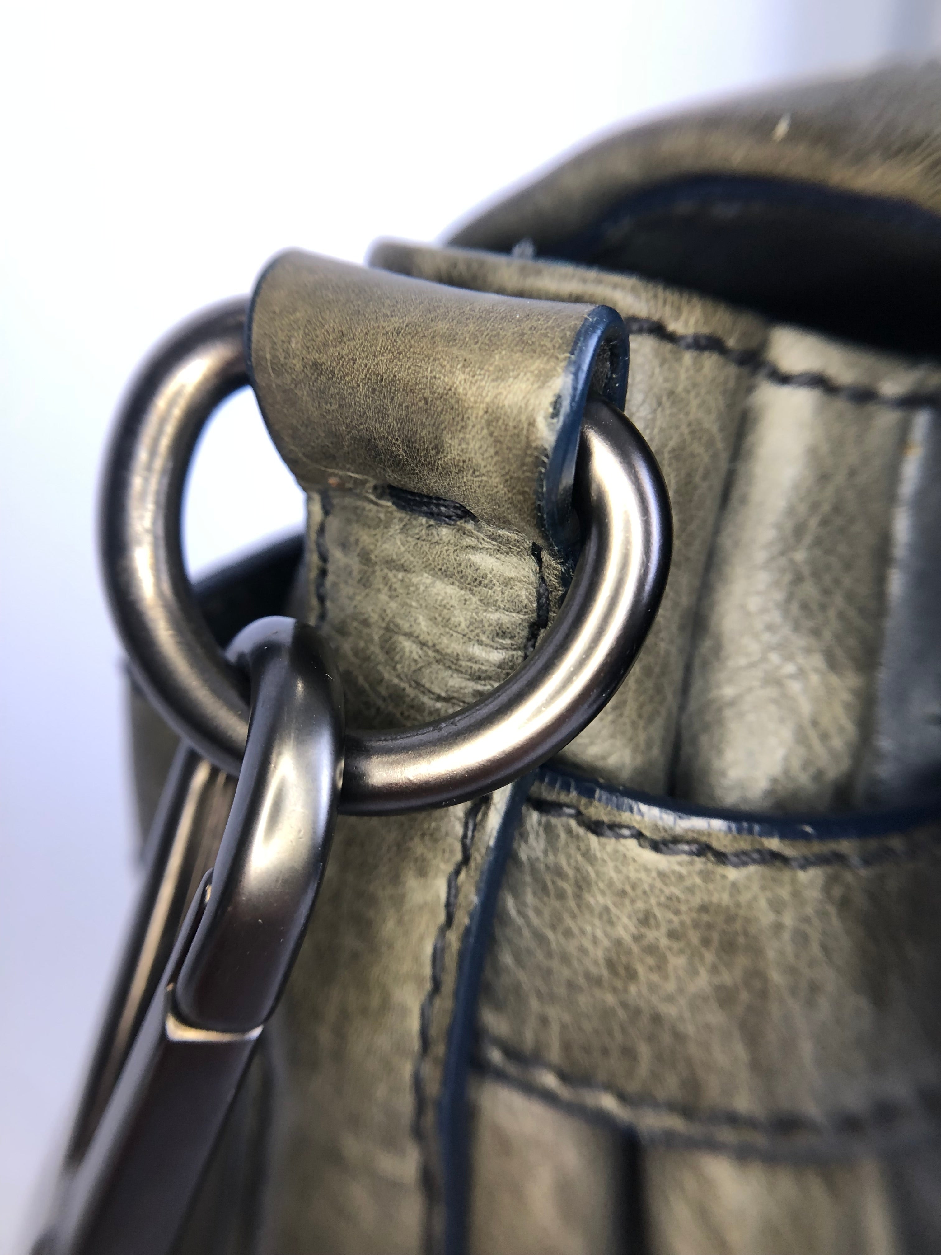 PRE OWNED-Prada Leather handbag