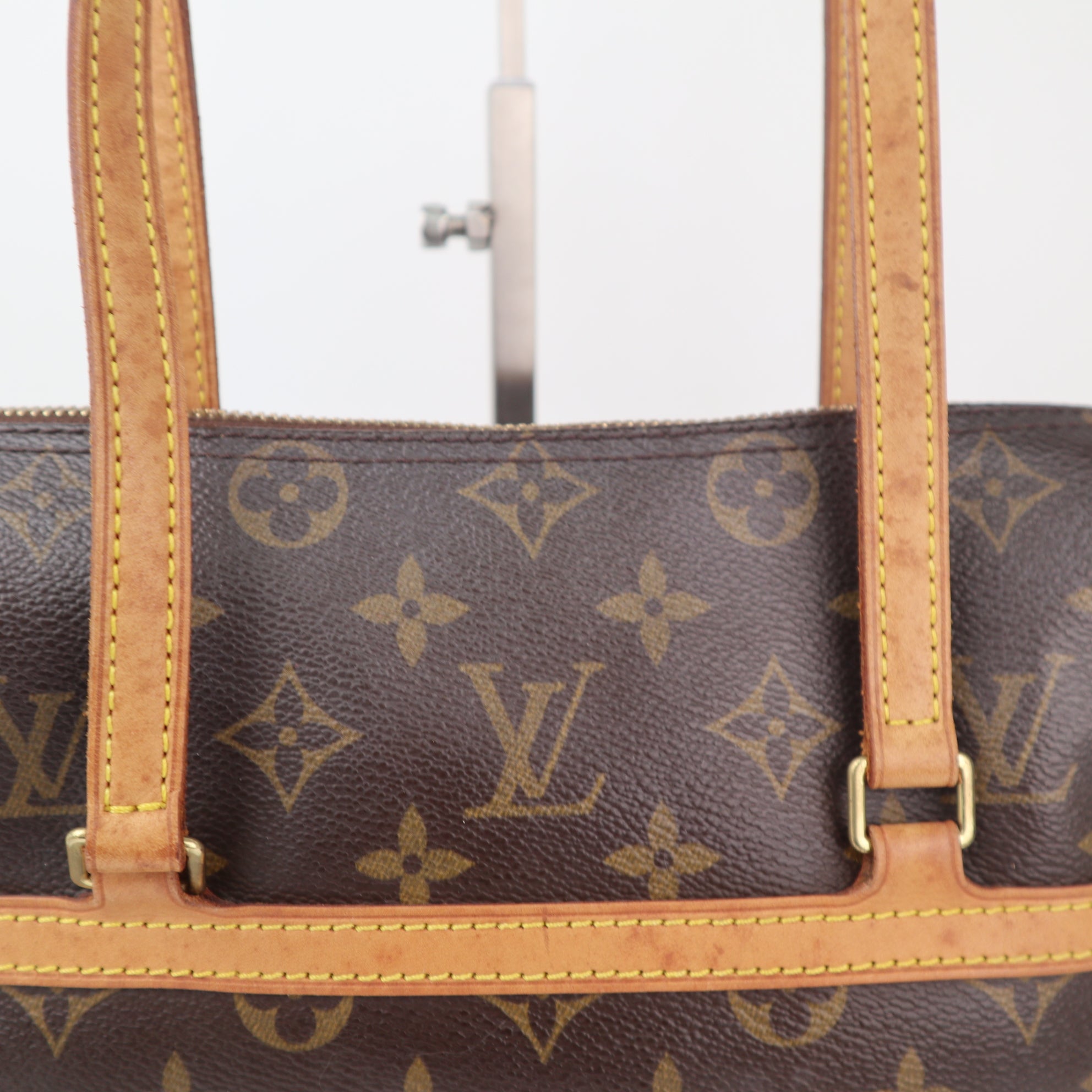 C2369 Louis Vuitton Shoulder Bag Monogram Canvas Sac Coussin shoulder Bag | Pre-Owned Very Good Brown Canvas Monogram
