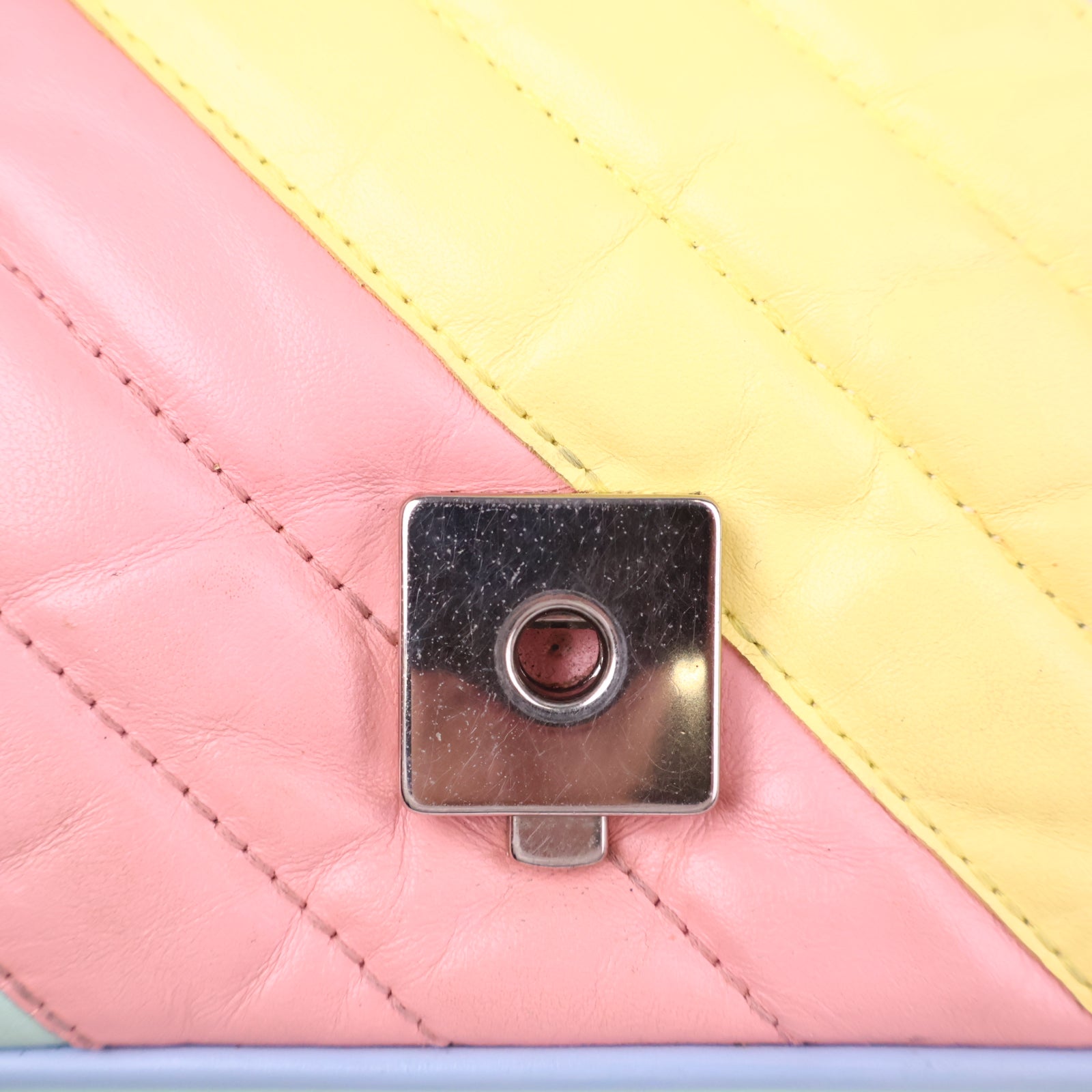 Gucci Calfskin Matelasse Diagonal Small GG Marmont Multicolor Pastel Crossbody Bag J3046 | Pre-Owned Excellent Leather