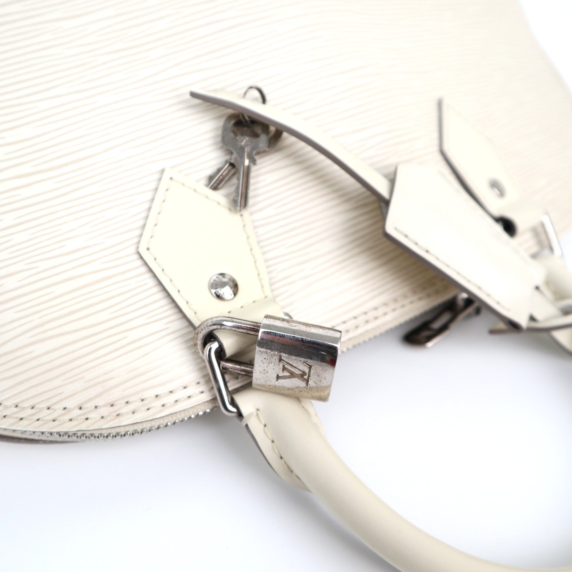 C2001 Louis Vuitton Alma PM leather handbag White in Leathe